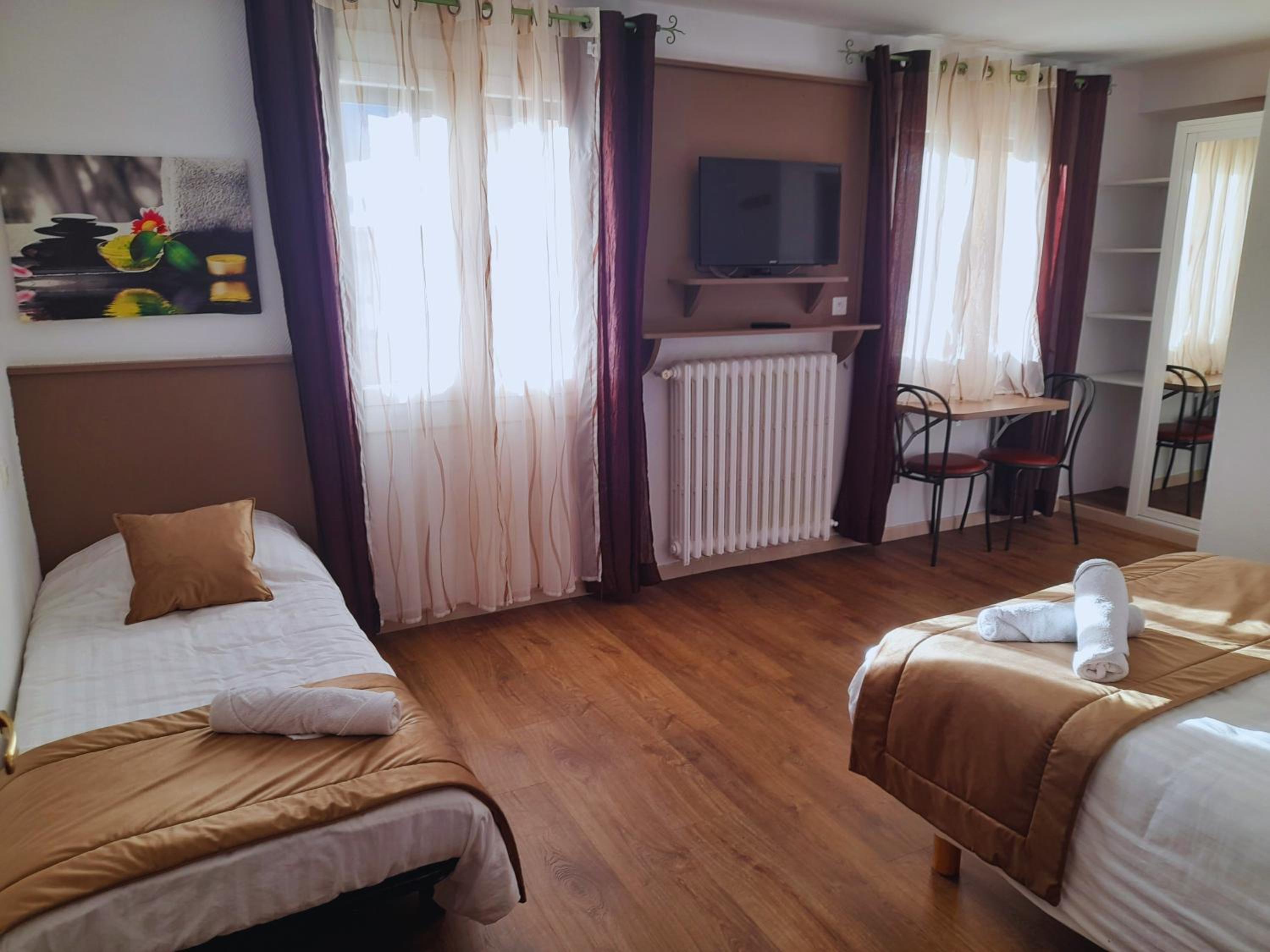Triple Room with Bath - Photo 6