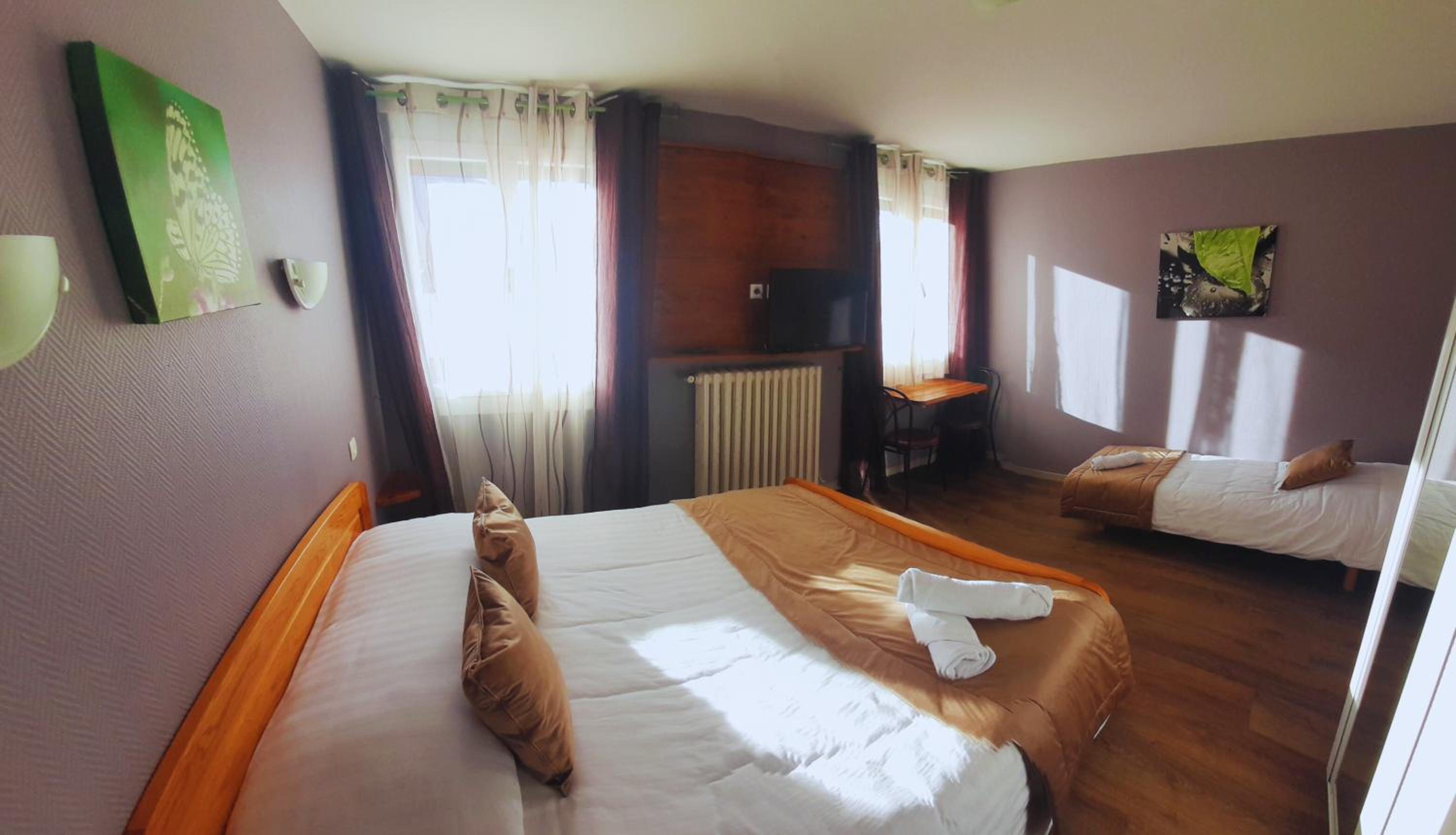 Triple Room with Bath - Photo 4