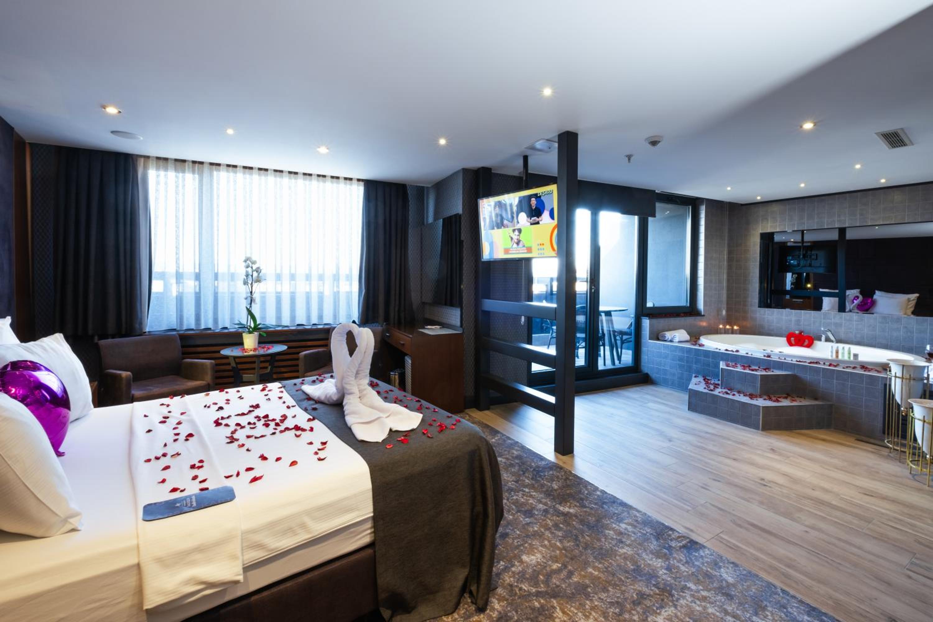 Junior Suite with Terrace - Photo 4