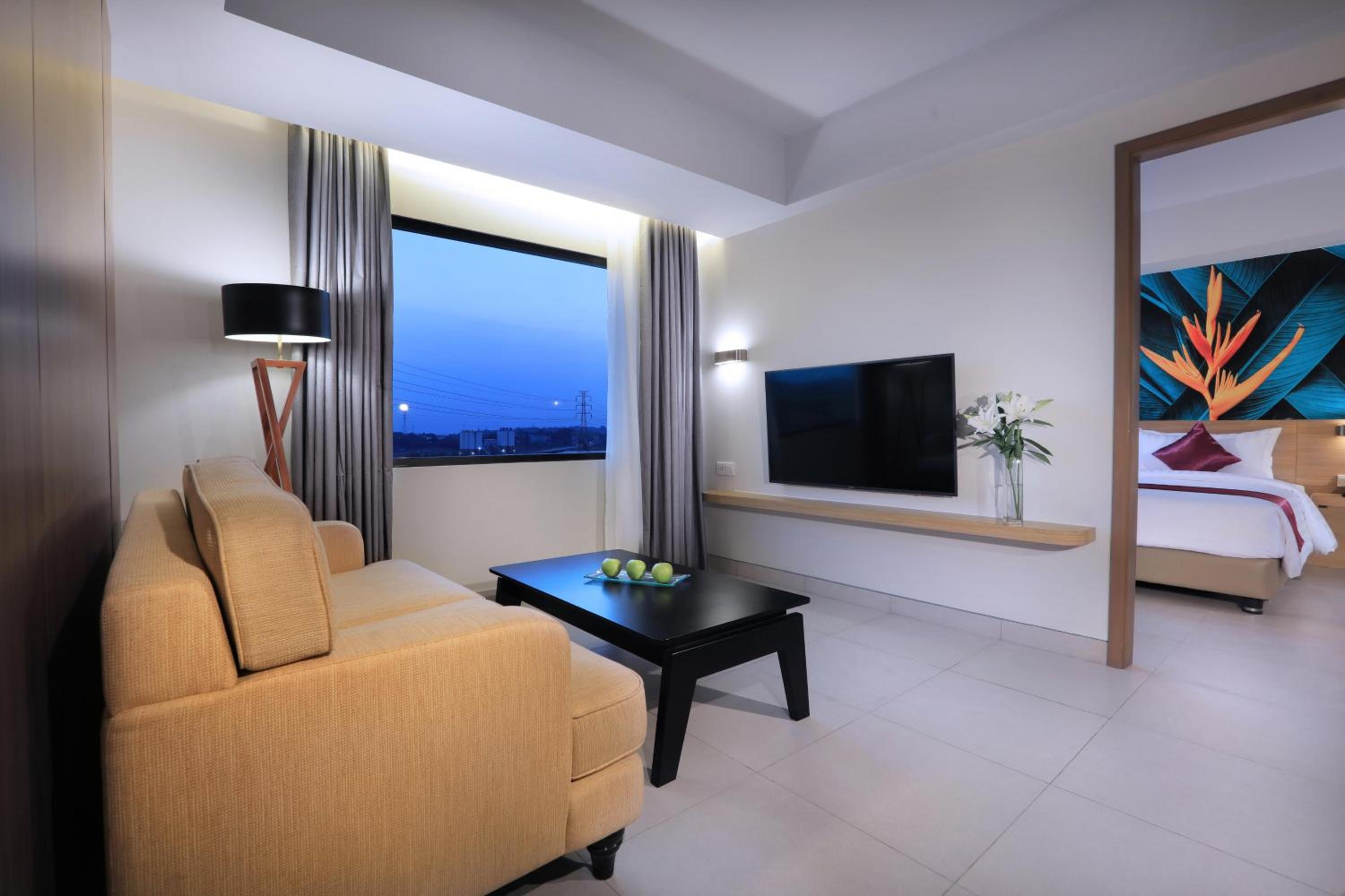 Suite - Photo 3