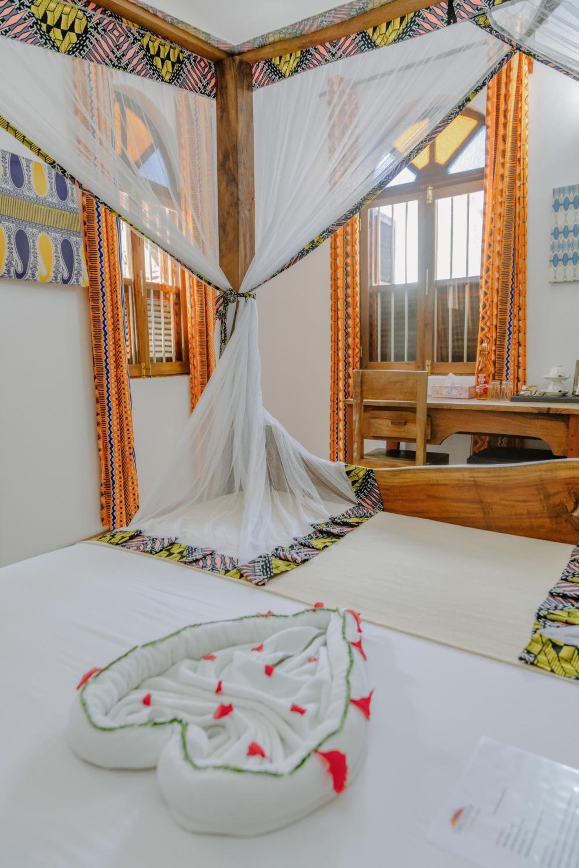 Deluxe Double Room - Photo 9
