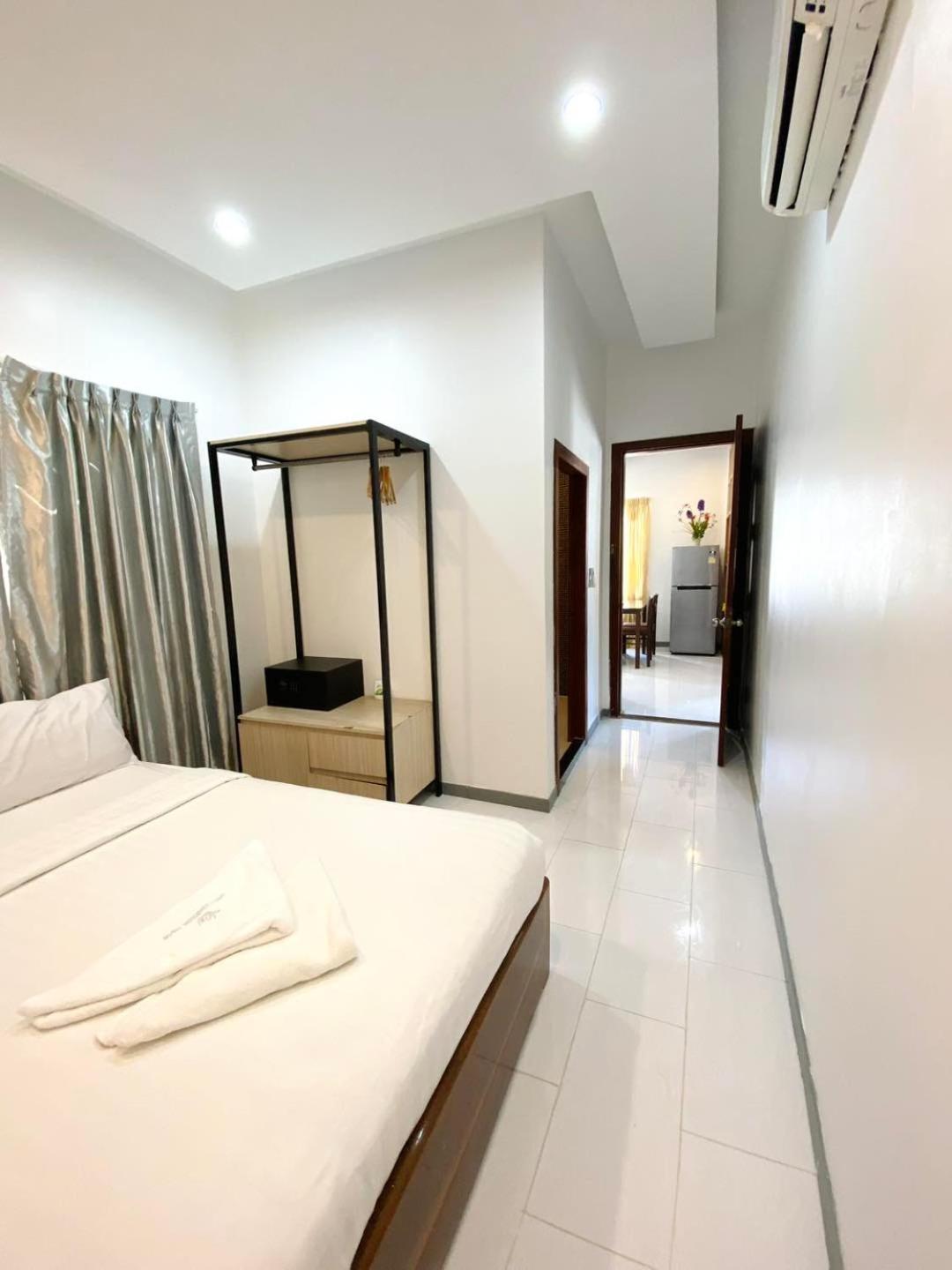 Two-Bedroom Apartment - Photo 2