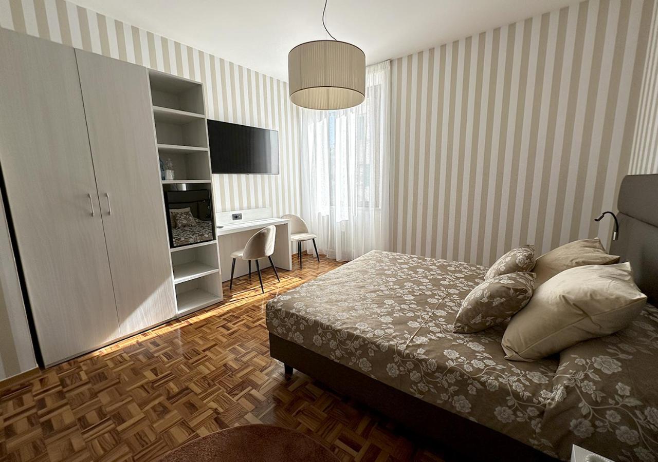 Superior Family Room photo 2