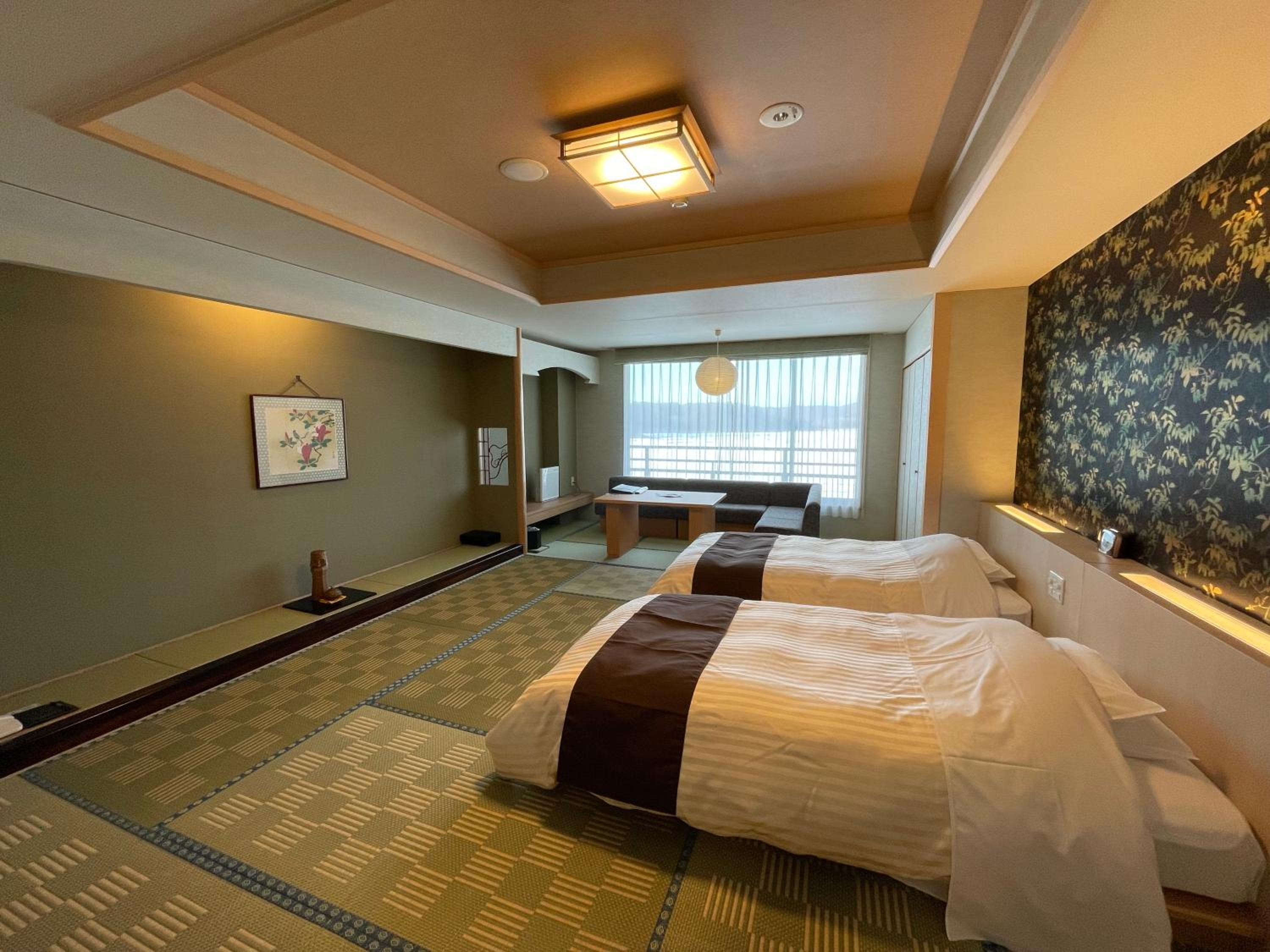 Japanese-Style Twin Room with Lake View-High Floor - Non-Smoking photo 3