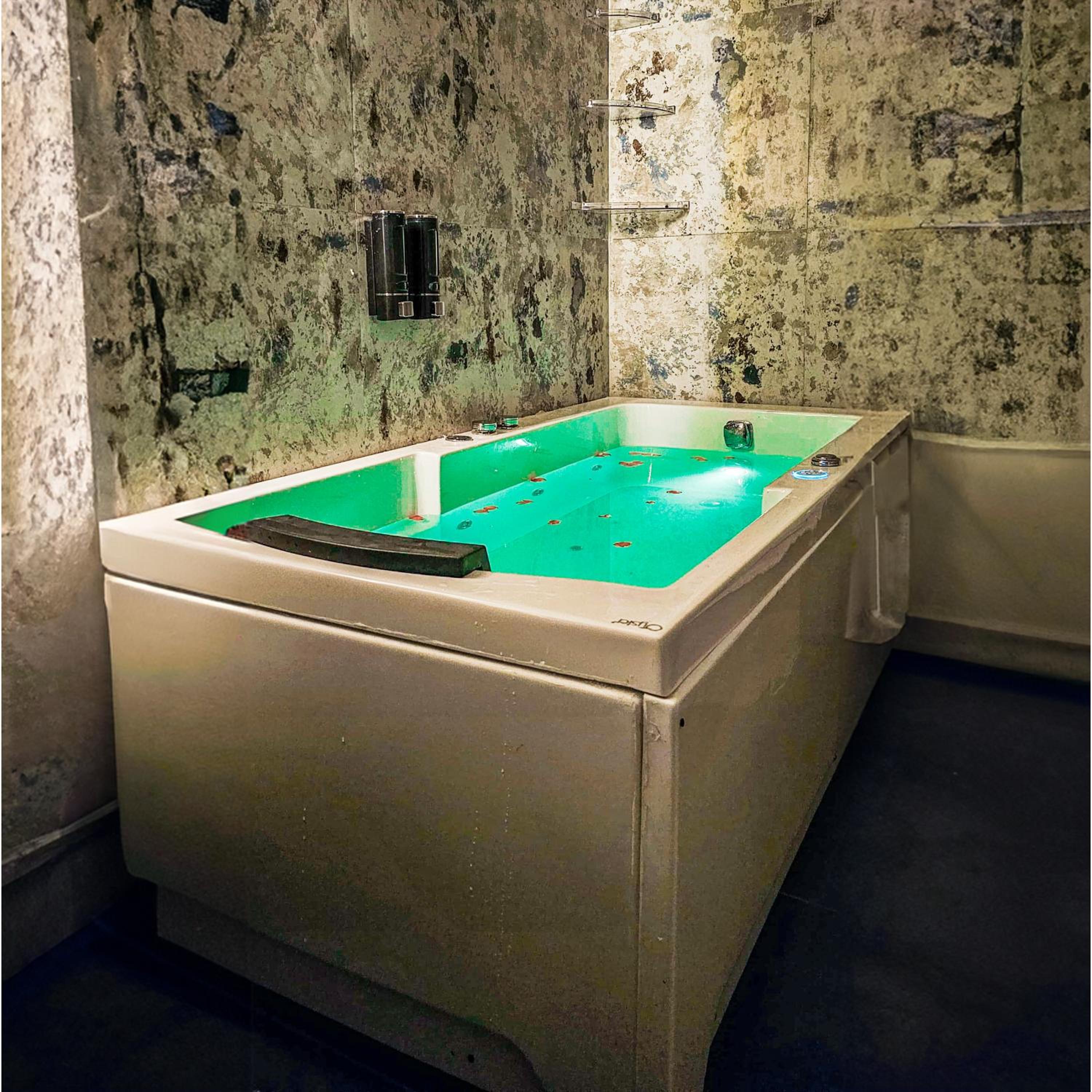 King Room With Attached Jacuzzi with Premium Balcony photo 3