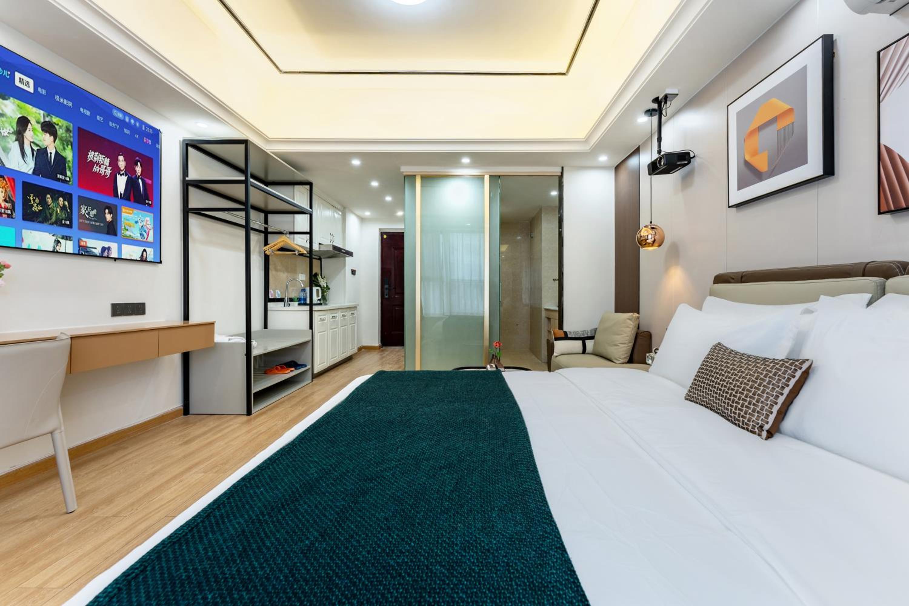 Deluxe Queen Room