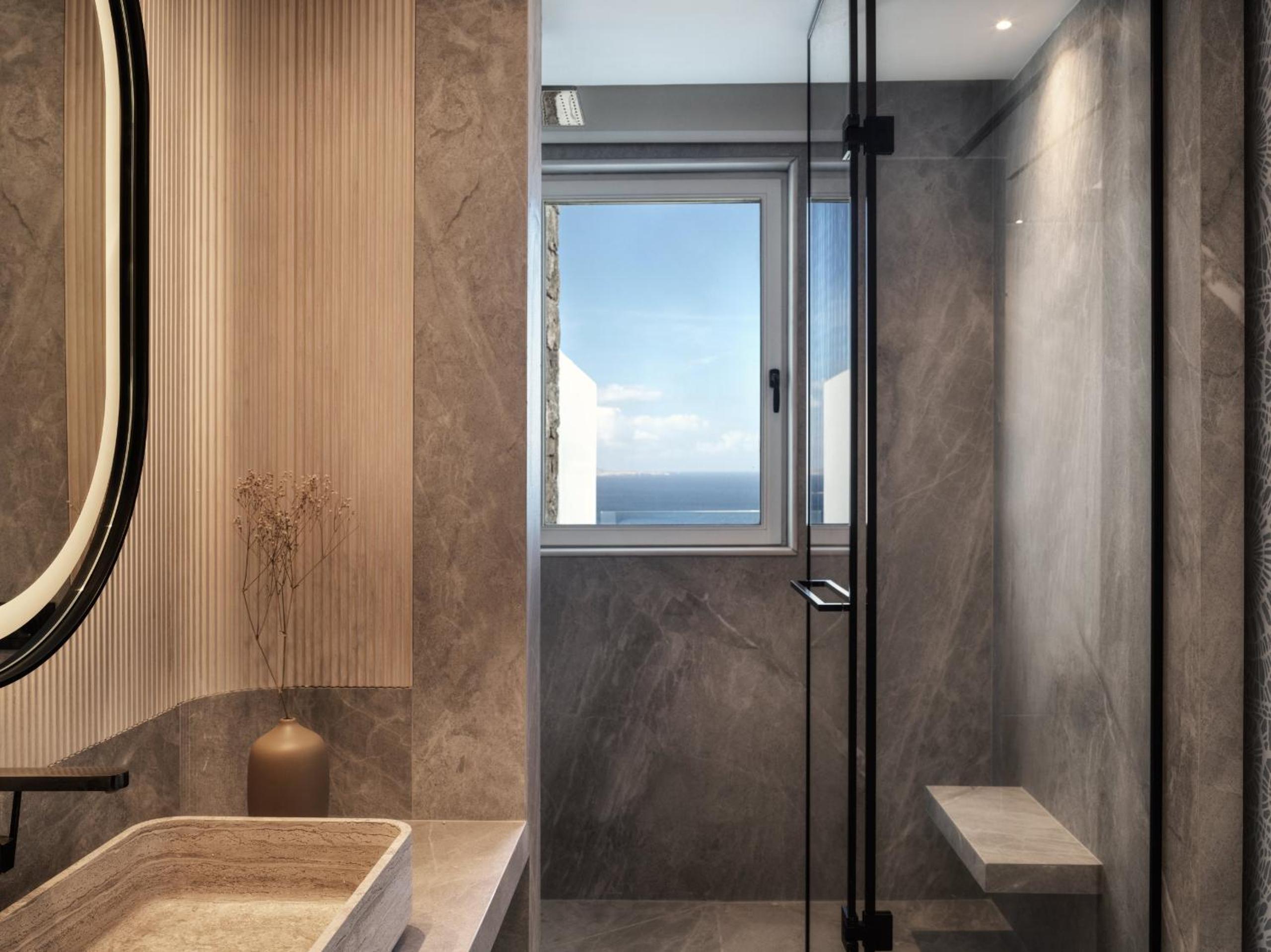 DELTA Room with Outdoor Hot Tub & Sea View - Photo 5