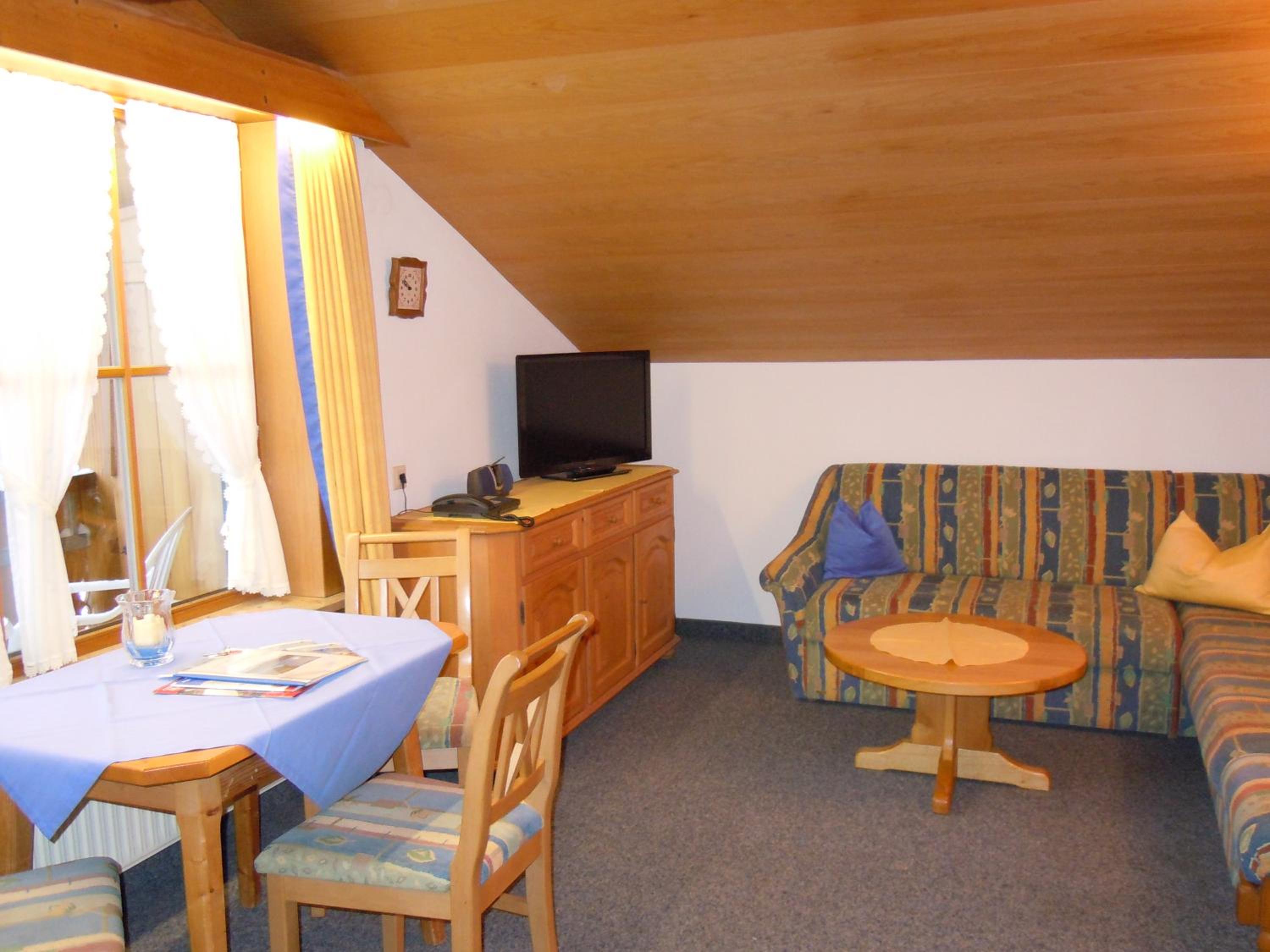 Classic One-Bedroom Apartment with King Bed photo 2
