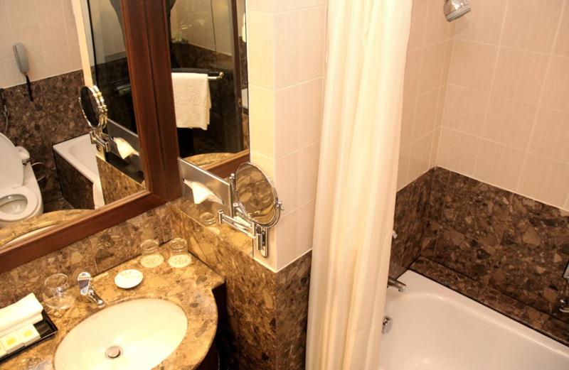 Deluxe Room - Photo 5