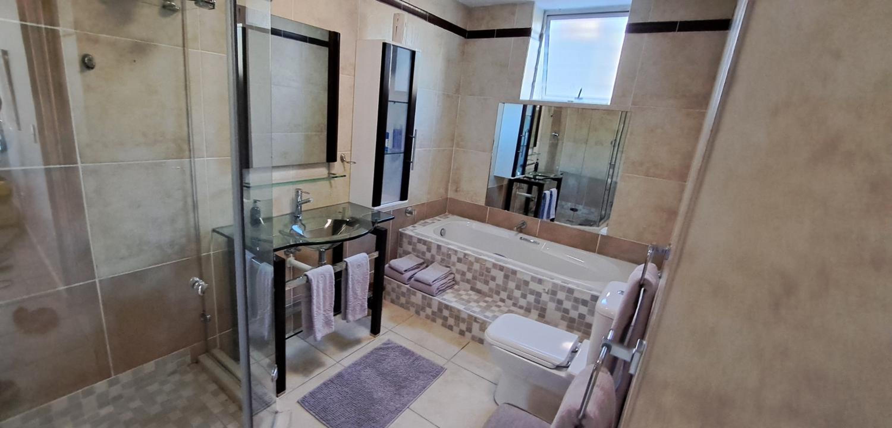 Executive Suite - Photo 7