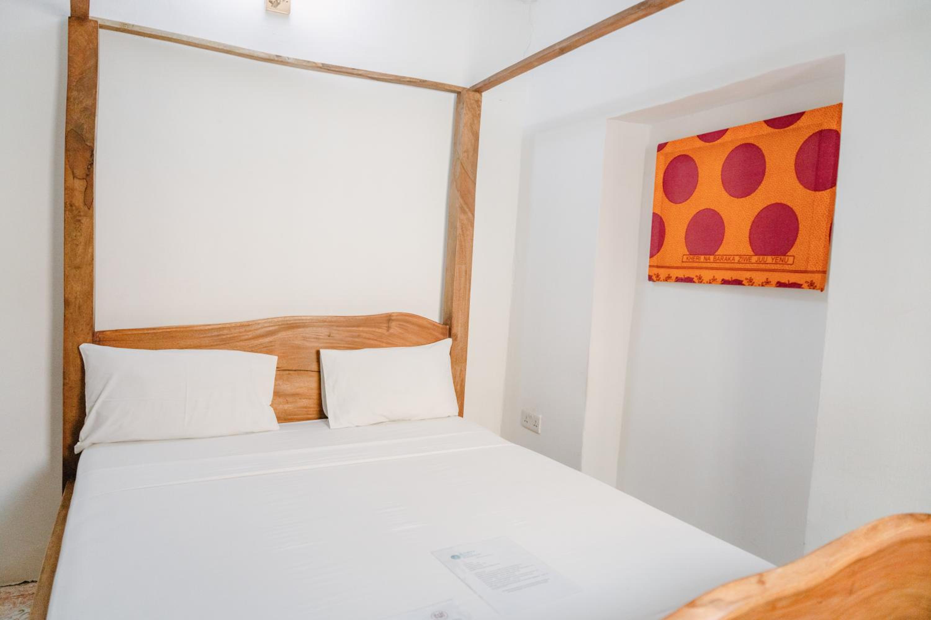 Double Room with Private Bathroom - Photo 8