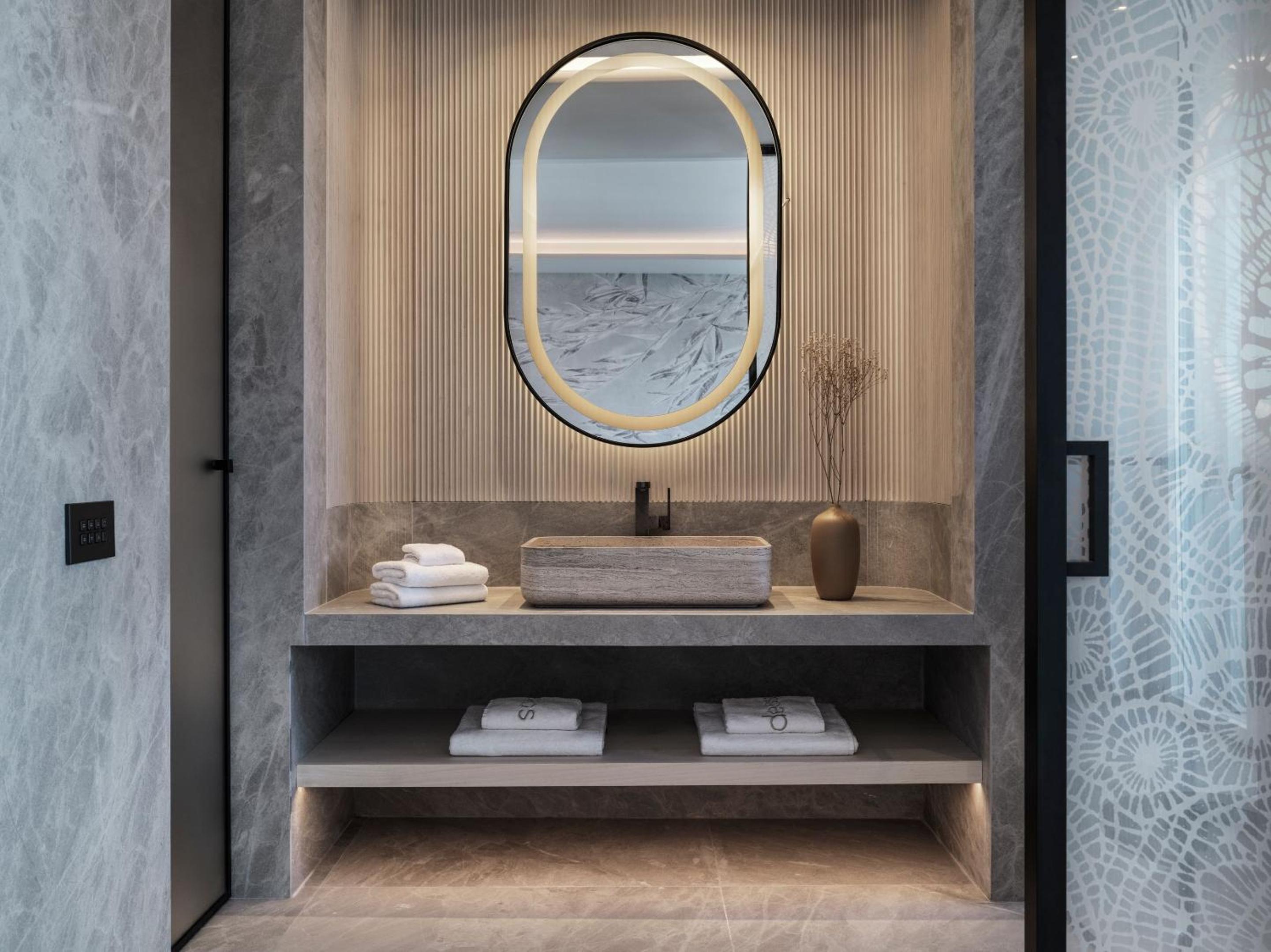 DELTA Room with Outdoor Hot Tub & Sea View - Photo 7