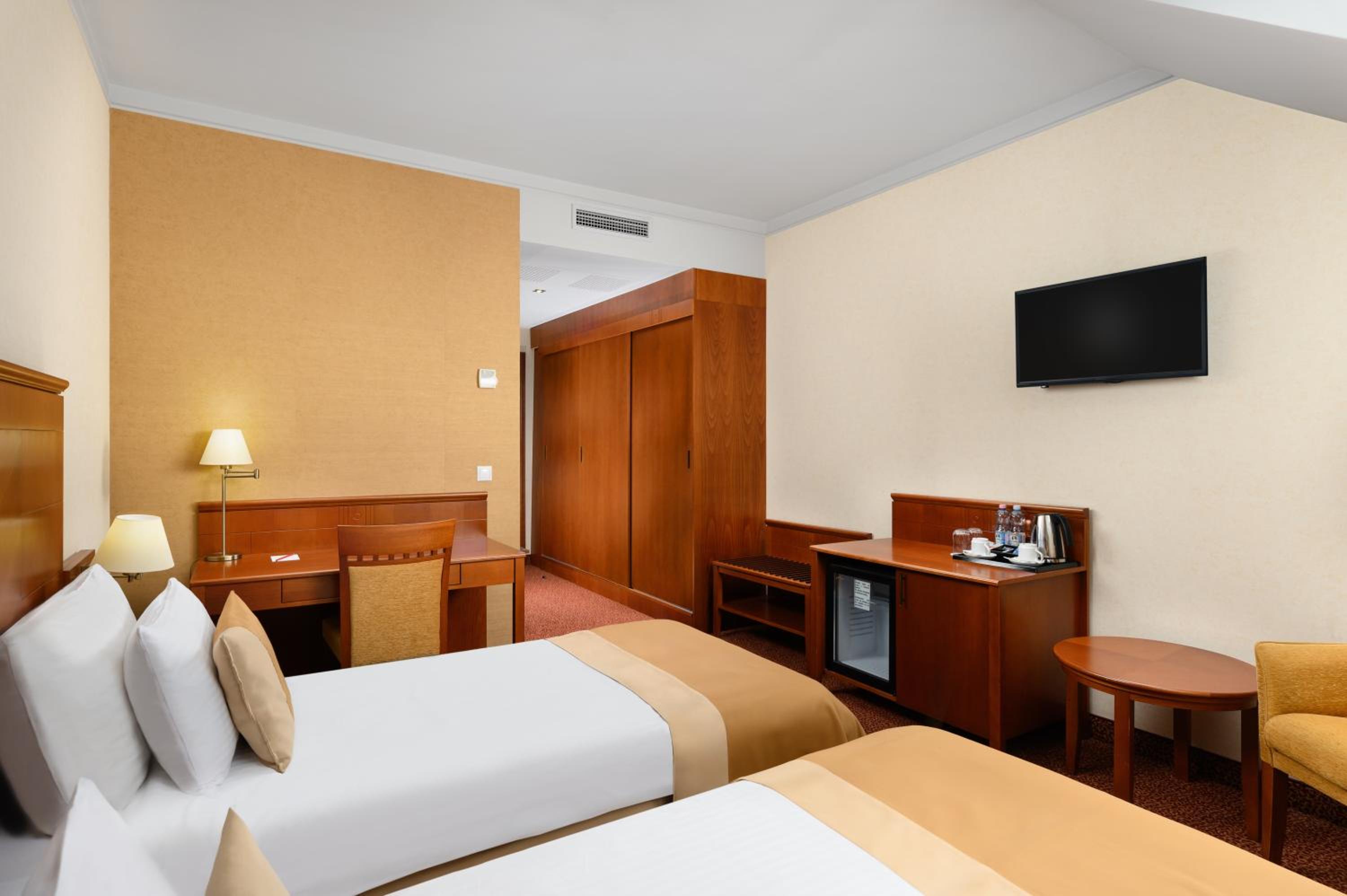 Superior Twin Room photo 3