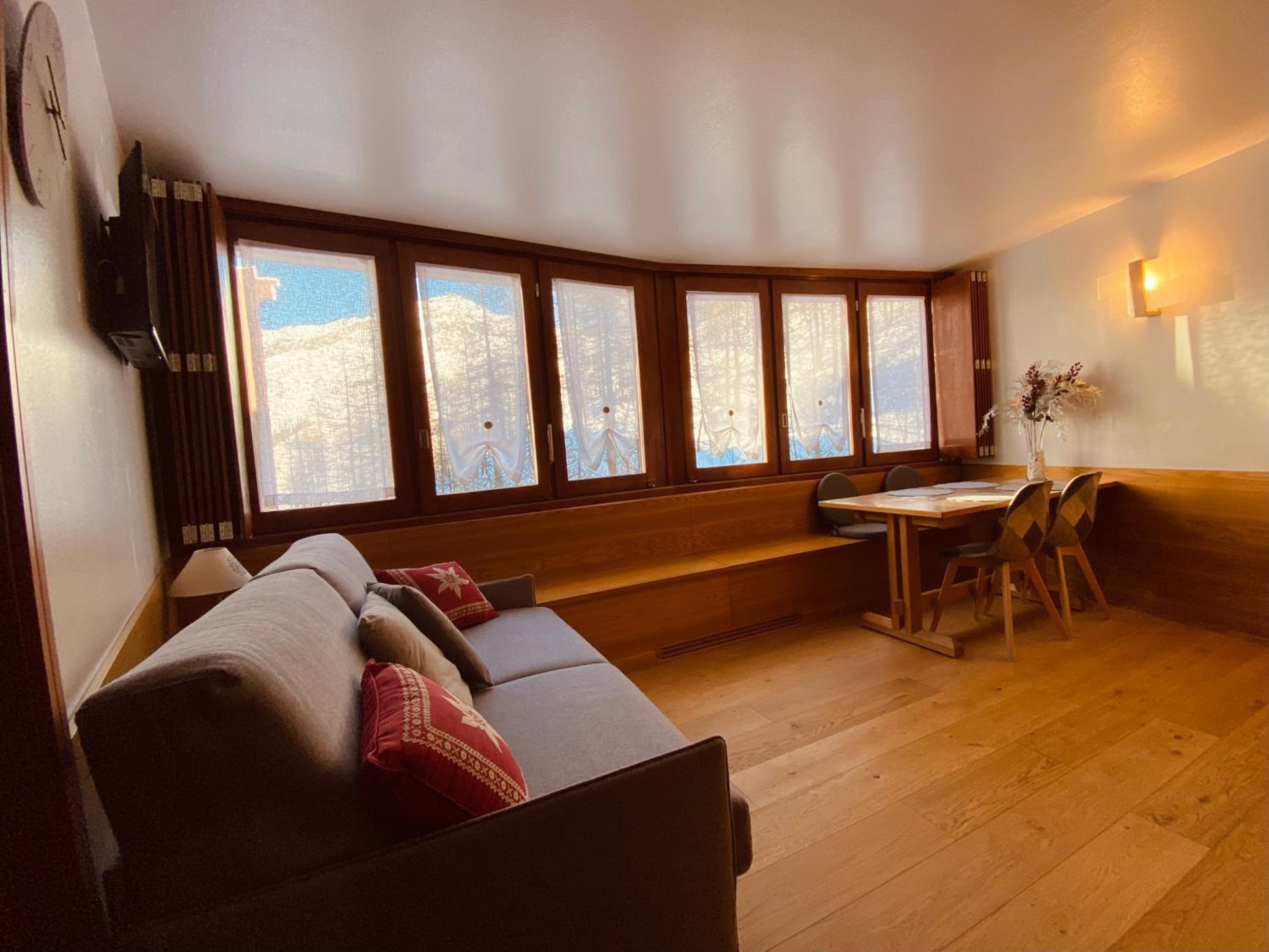 One-Bedroom Apartment