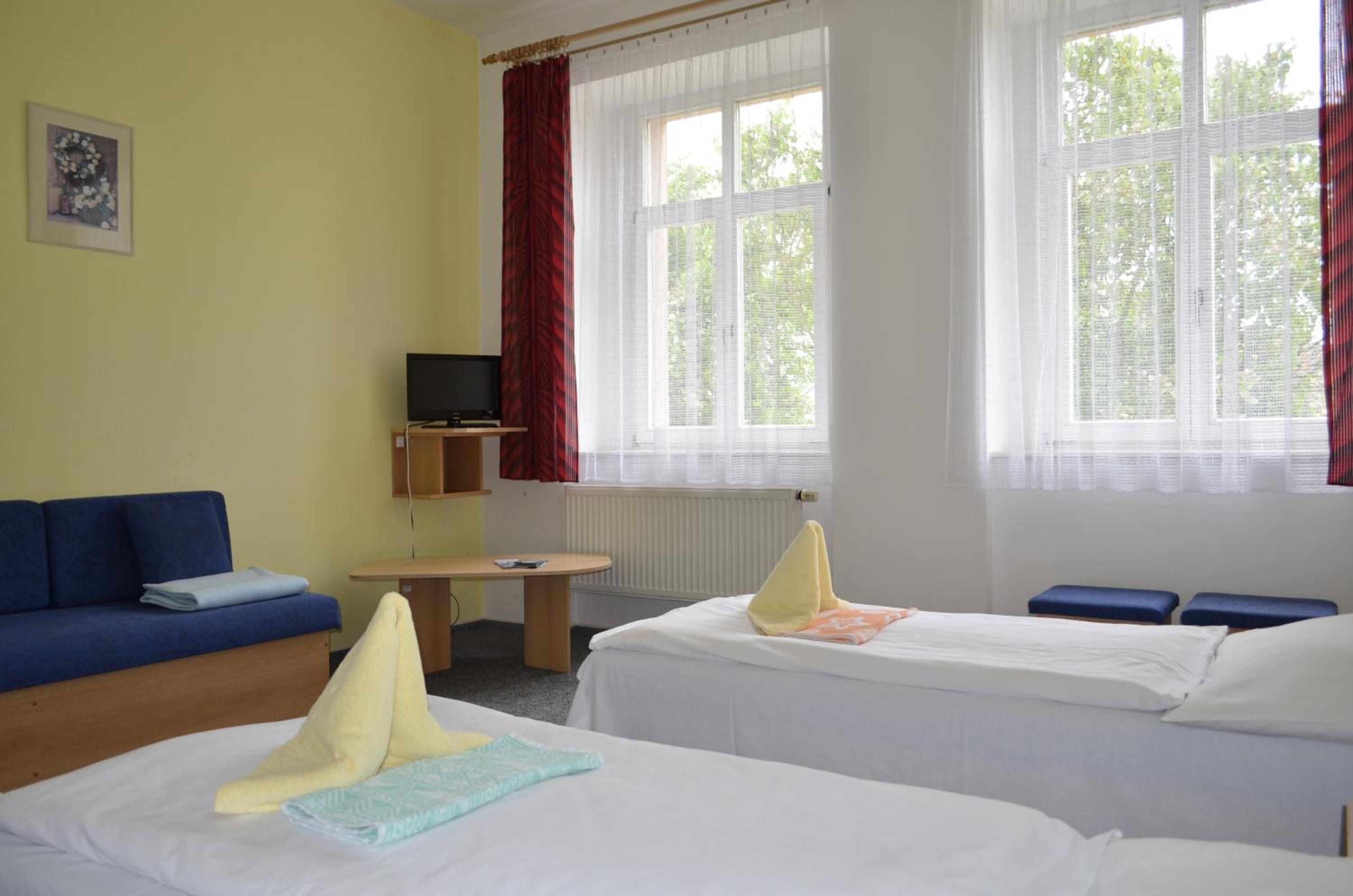 Twin Room with Private Bathroom photo 1