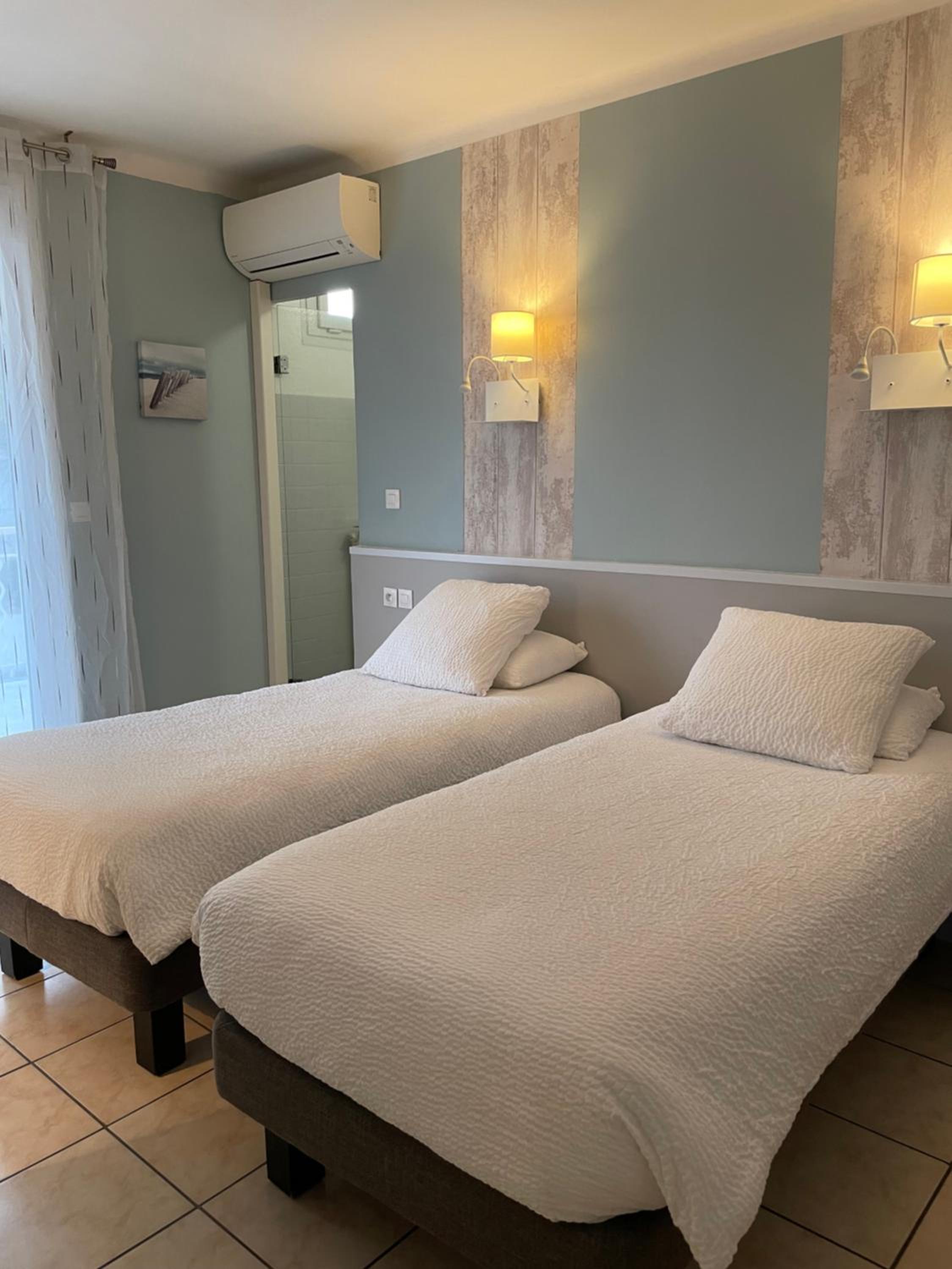 Twin Room with Pool View photo 1