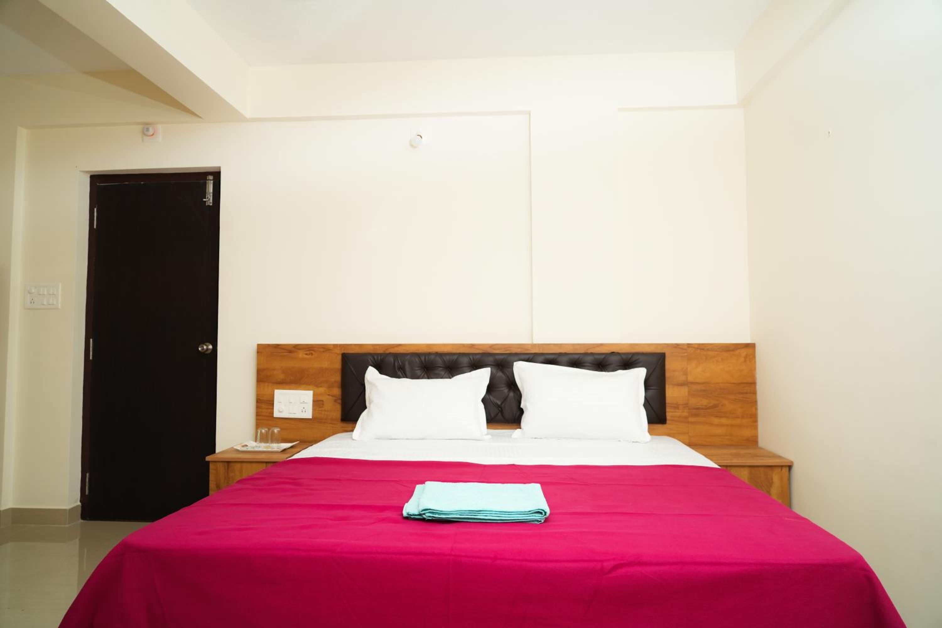 Deluxe Double or Twin Room photo 1