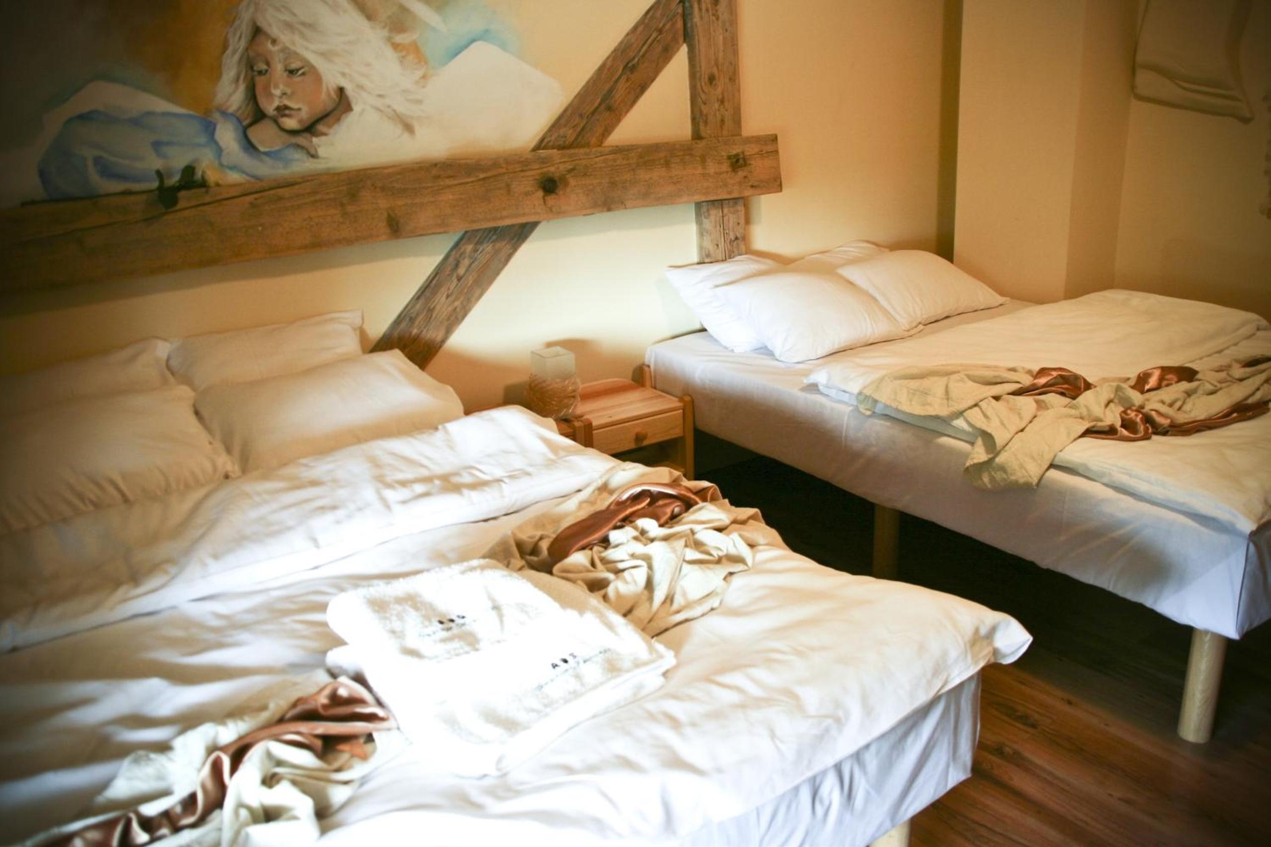 Quadruple Room with Bathroom - Photo 9