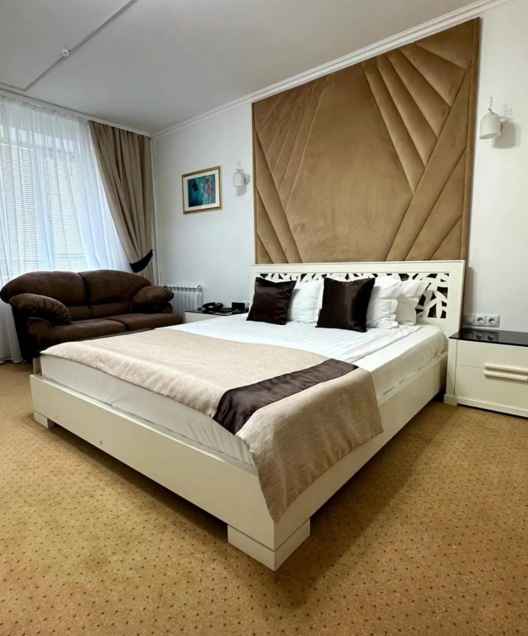 Suite - Photo 9