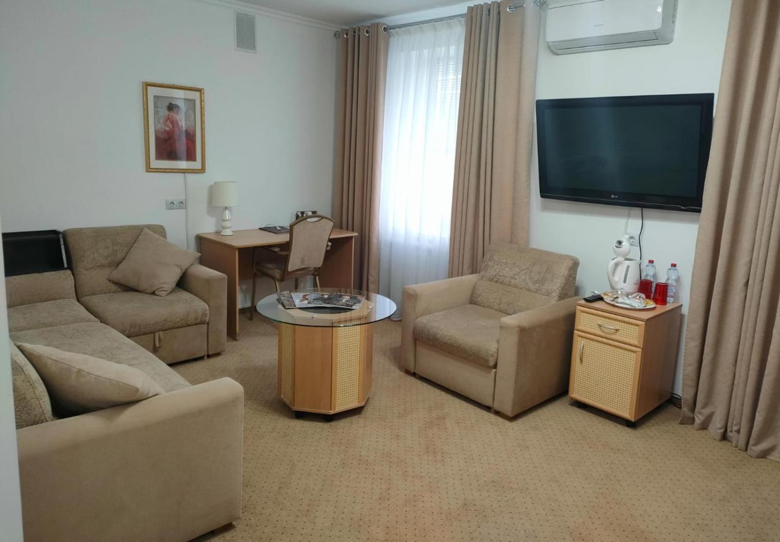 Suite - Photo 10