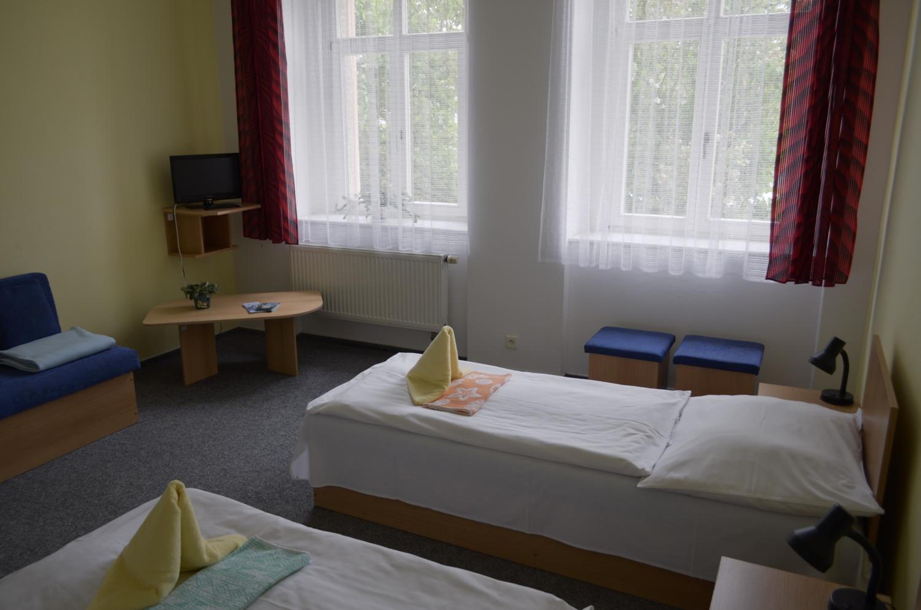 Twin Room with Private Bathroom photo 3