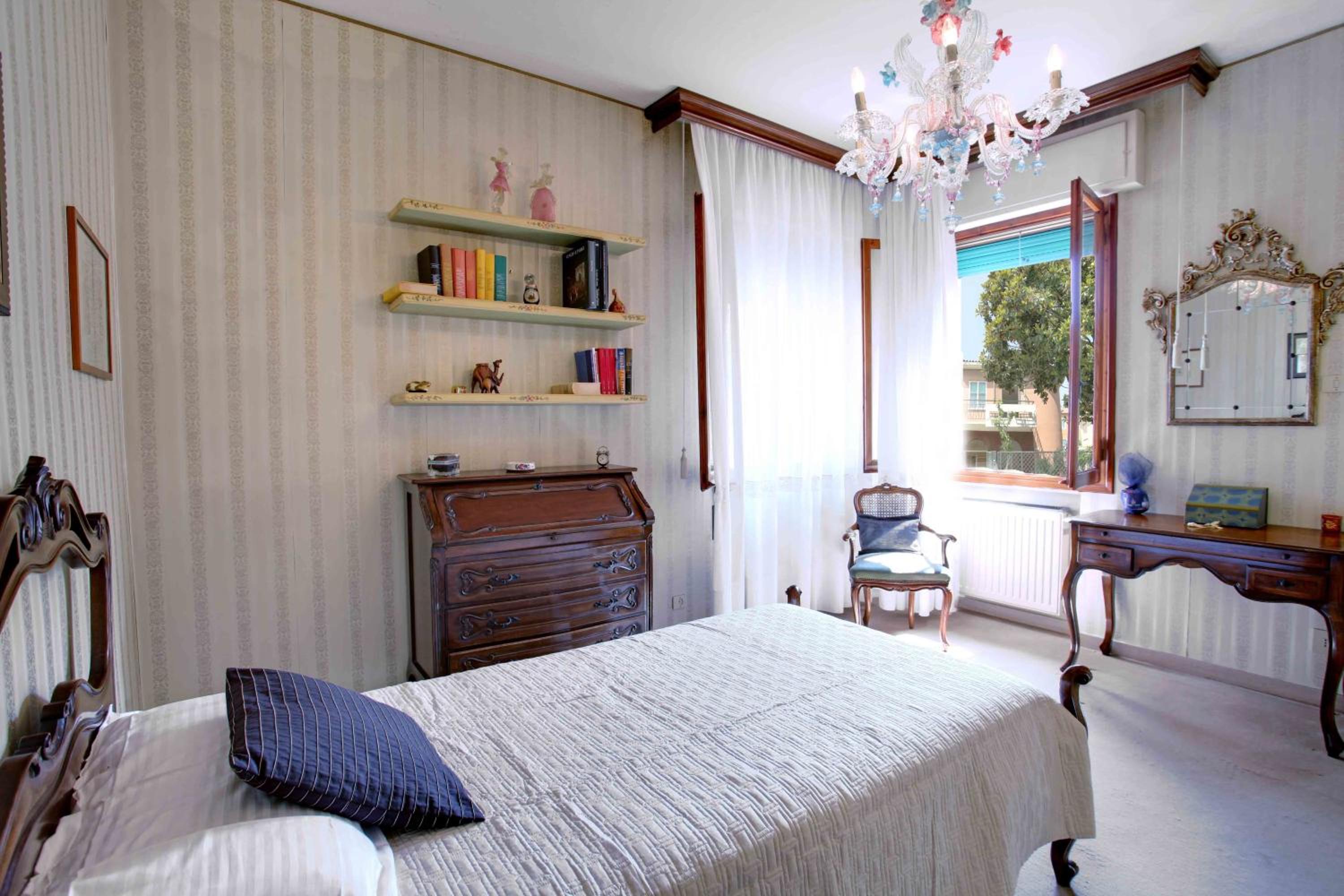 Three-Bedroom House photo 3