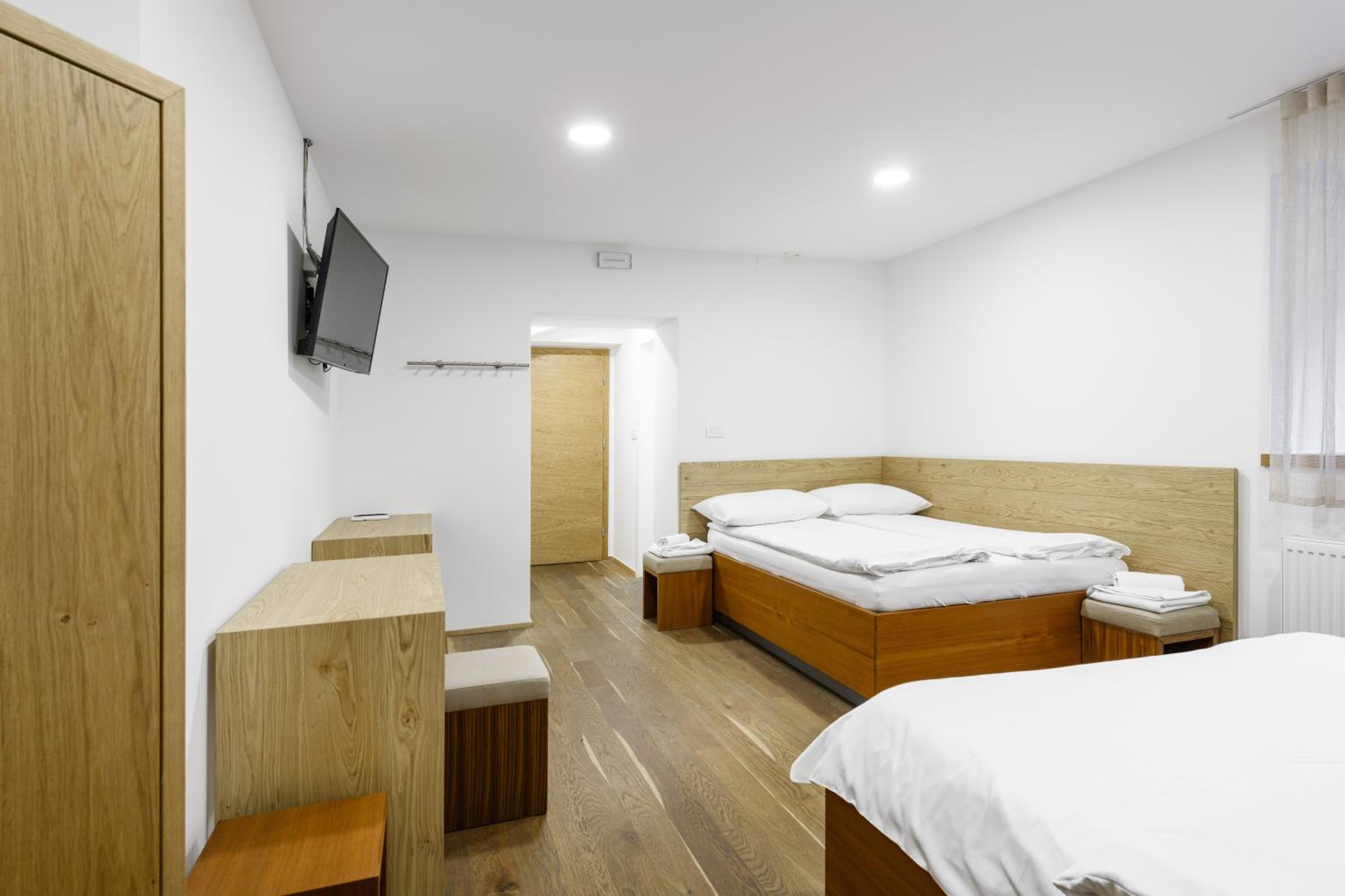 Queen Room - Disability Access photo 3