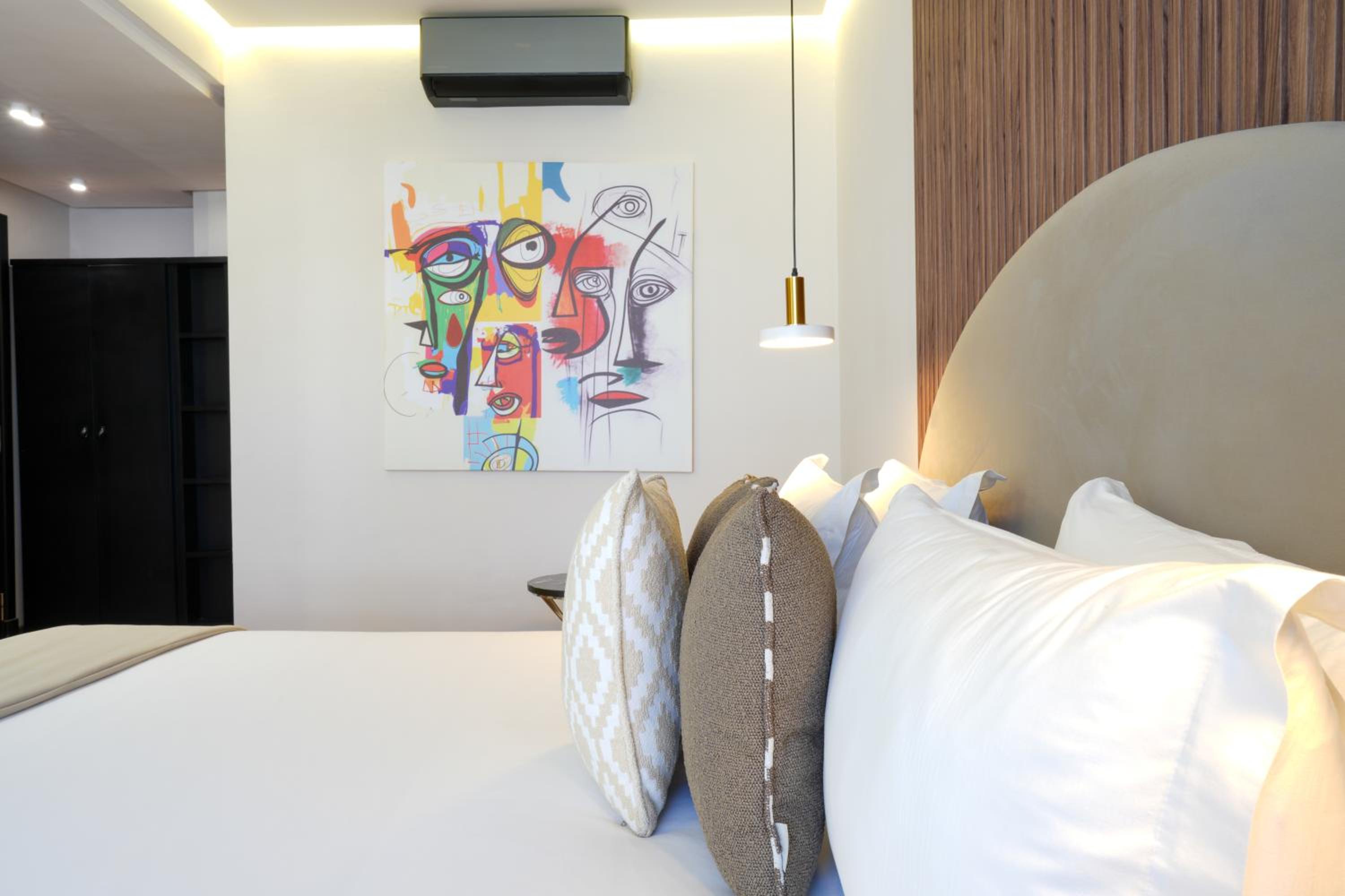 Superior King Room - Photo 8