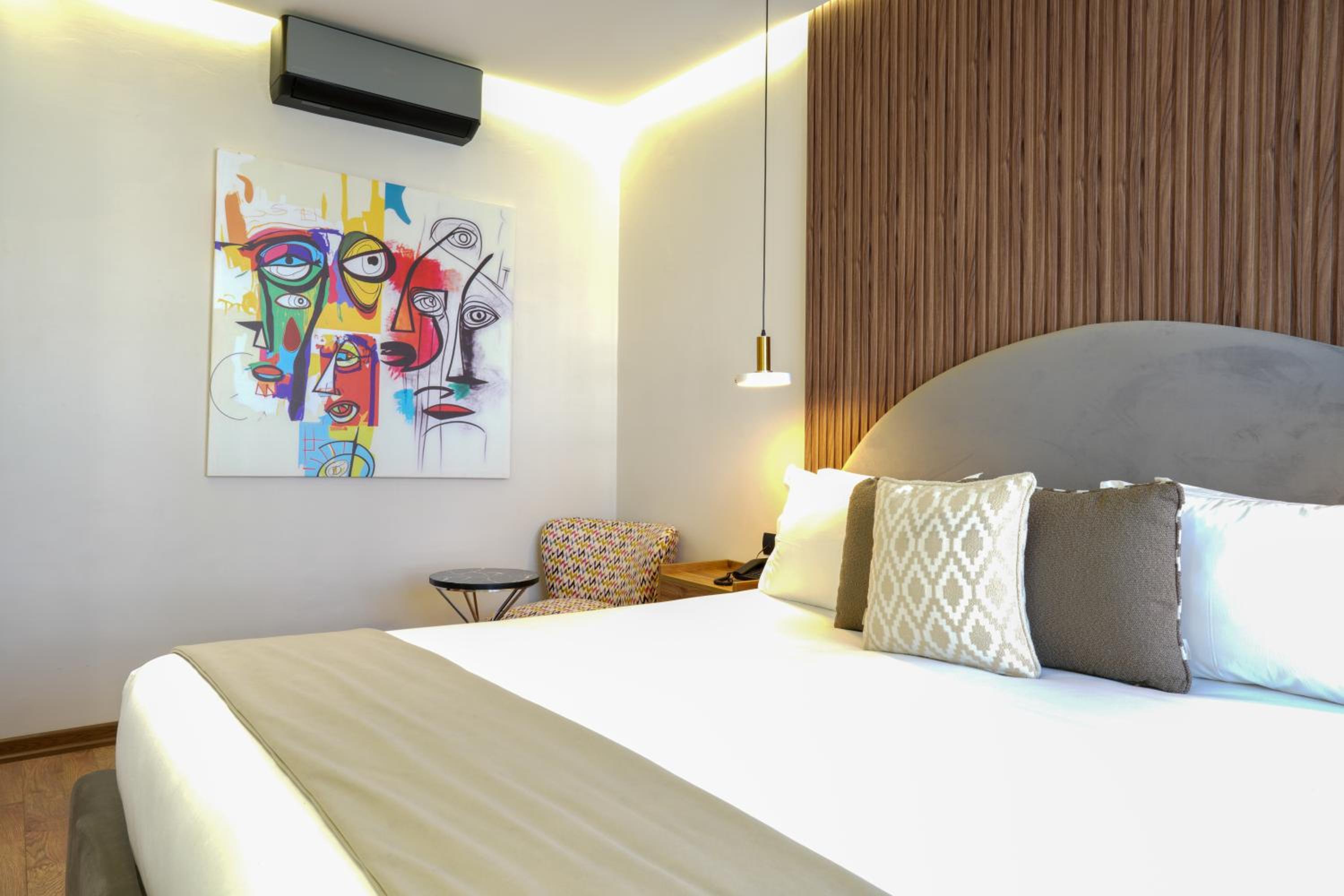 Superior King Room - Photo 4
