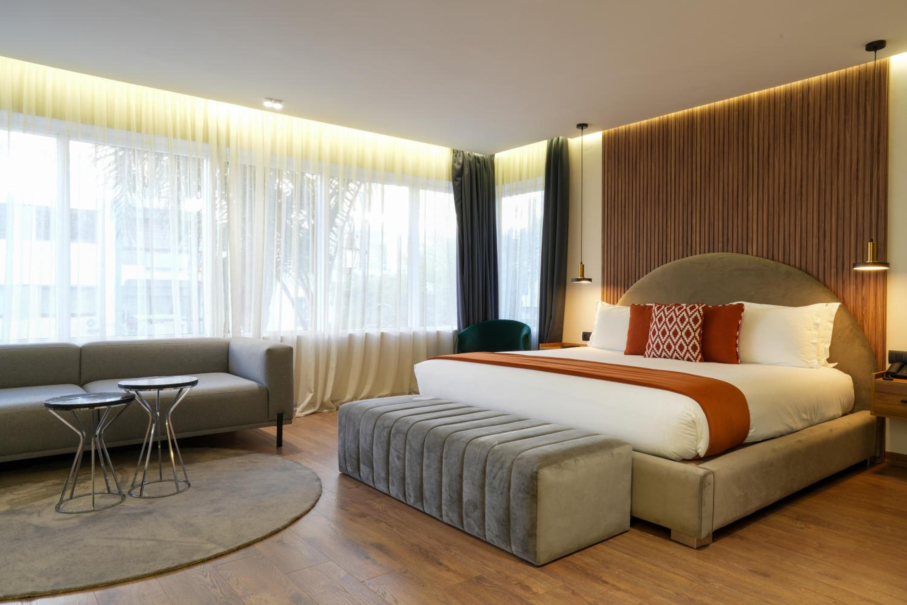 Deluxe Suite - Photo 6