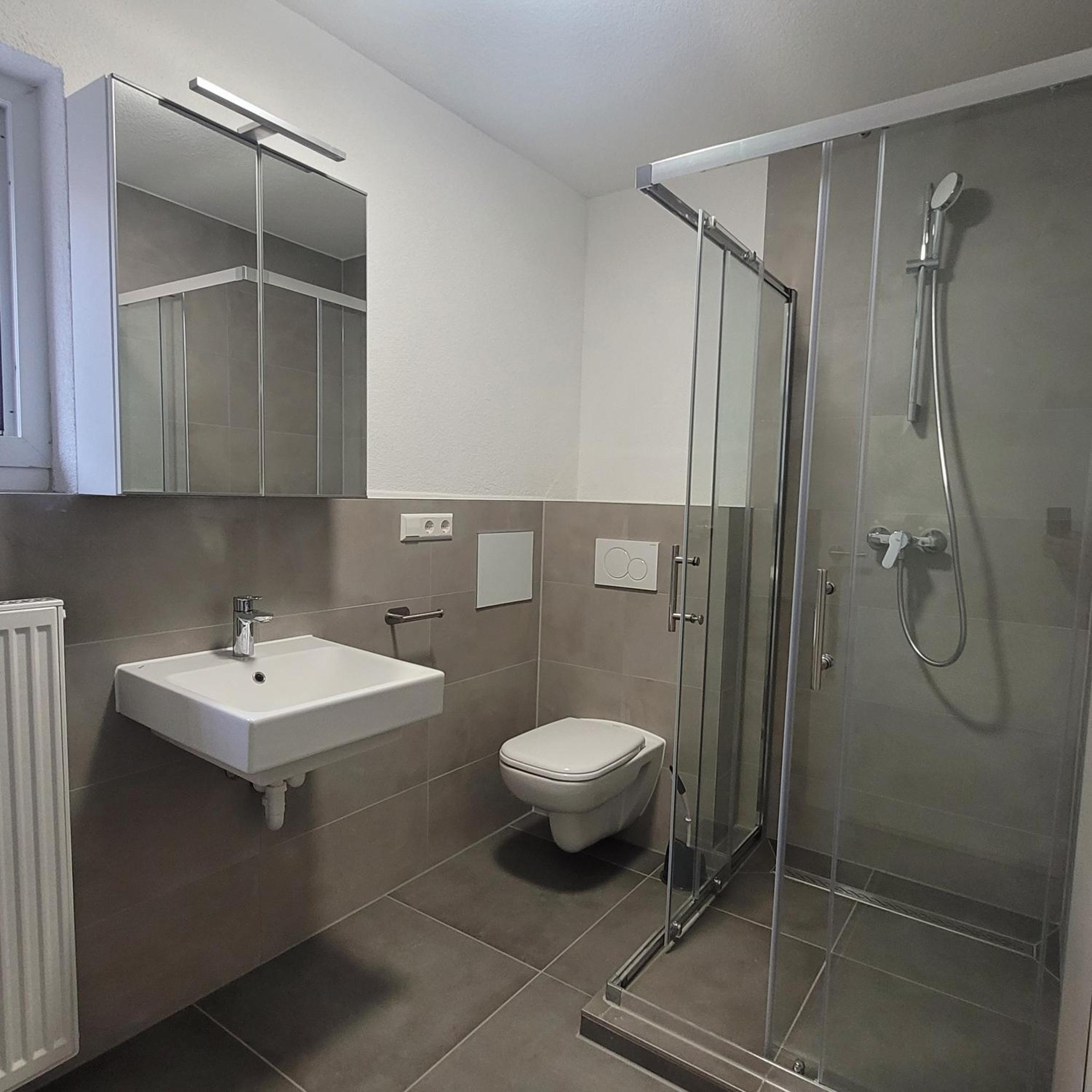 Apartment with Shower photo 2
