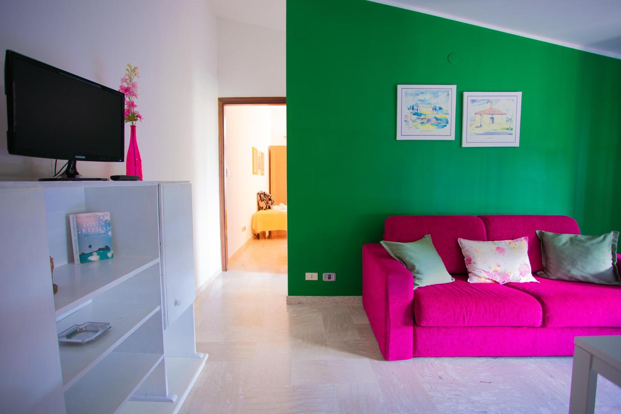 One-Bedroom Apartment and Sea View photo 2