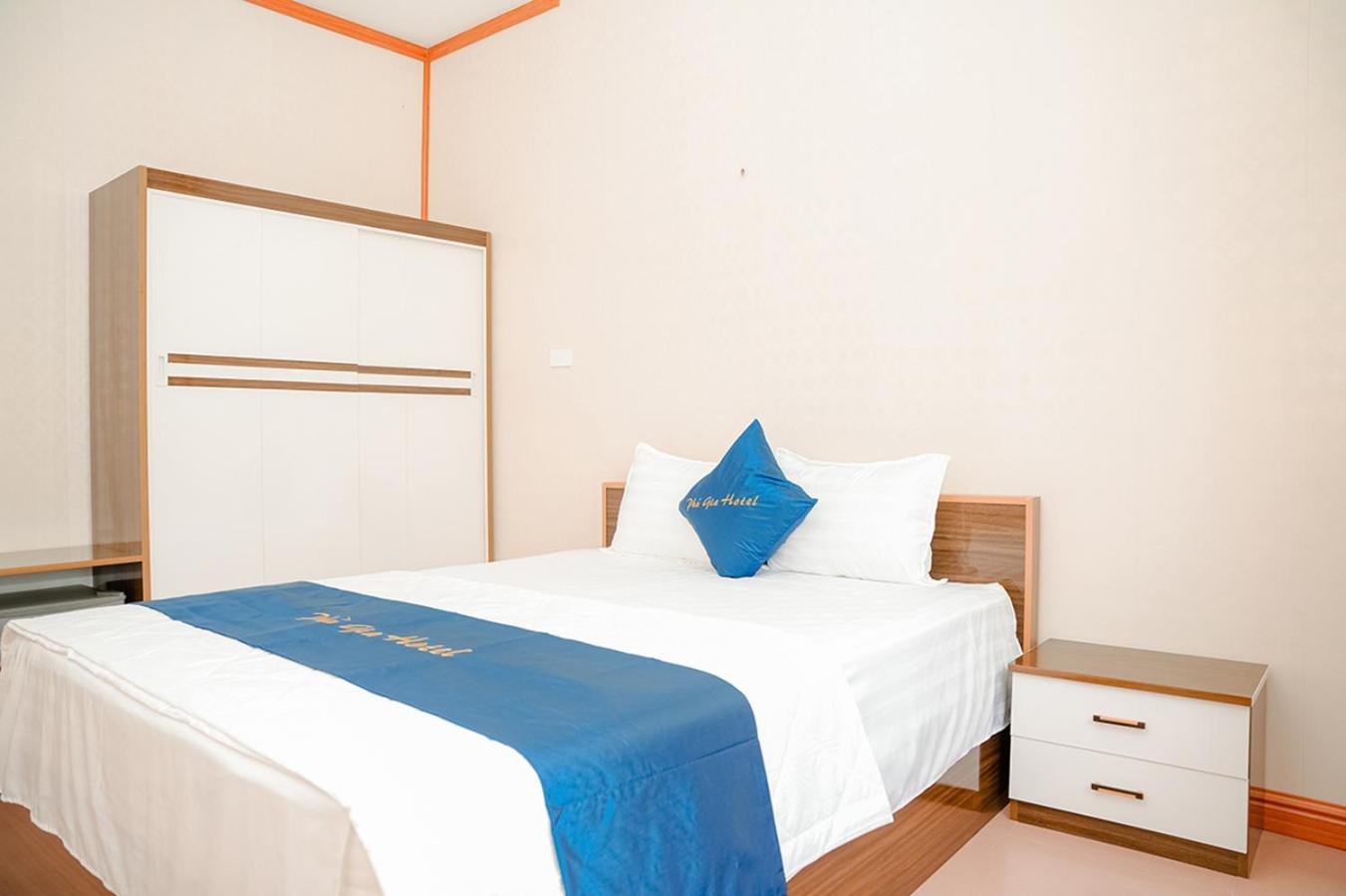 Standard King Room photo 1