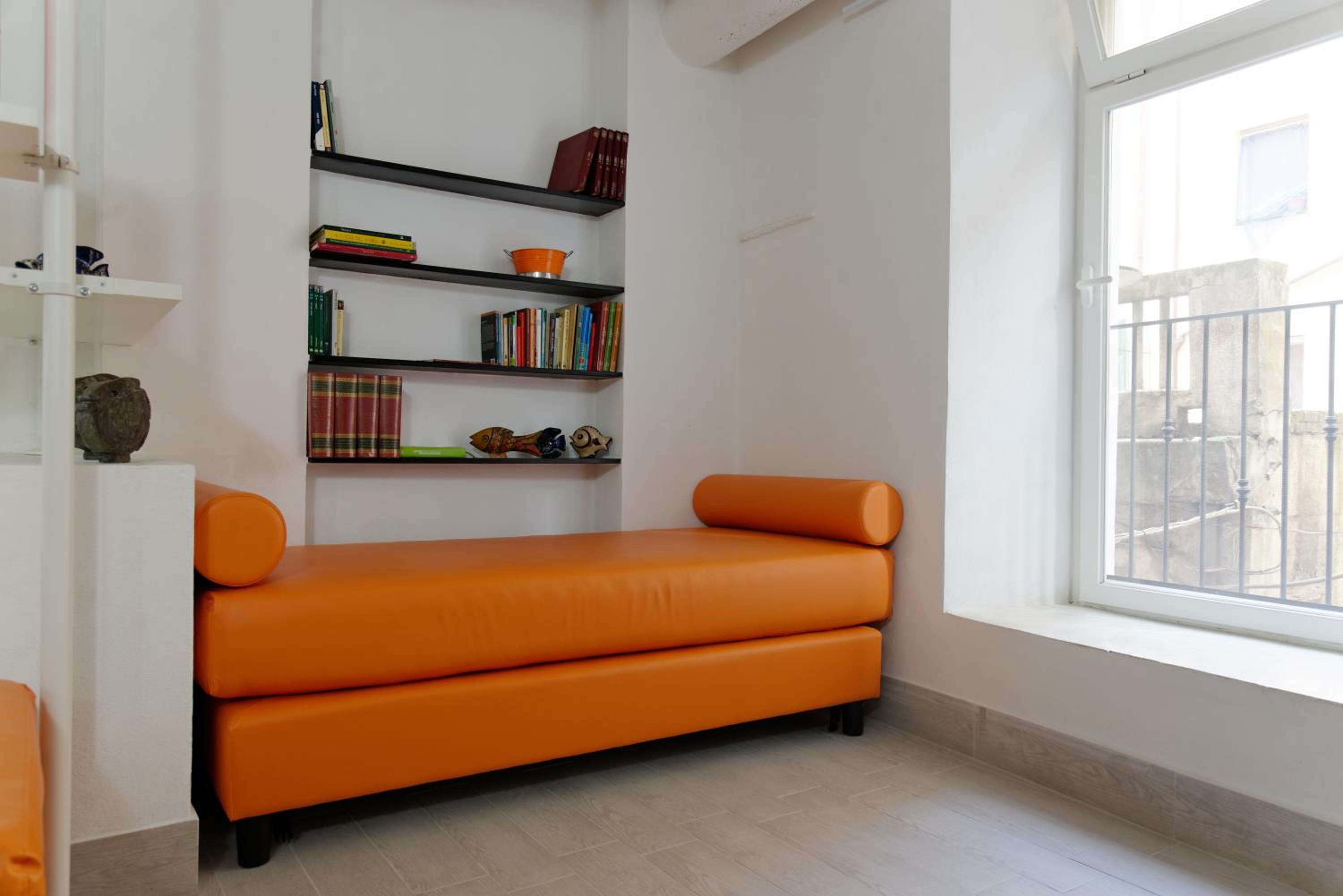 One-Bedroom Apartment - Vico Gelsa 9R