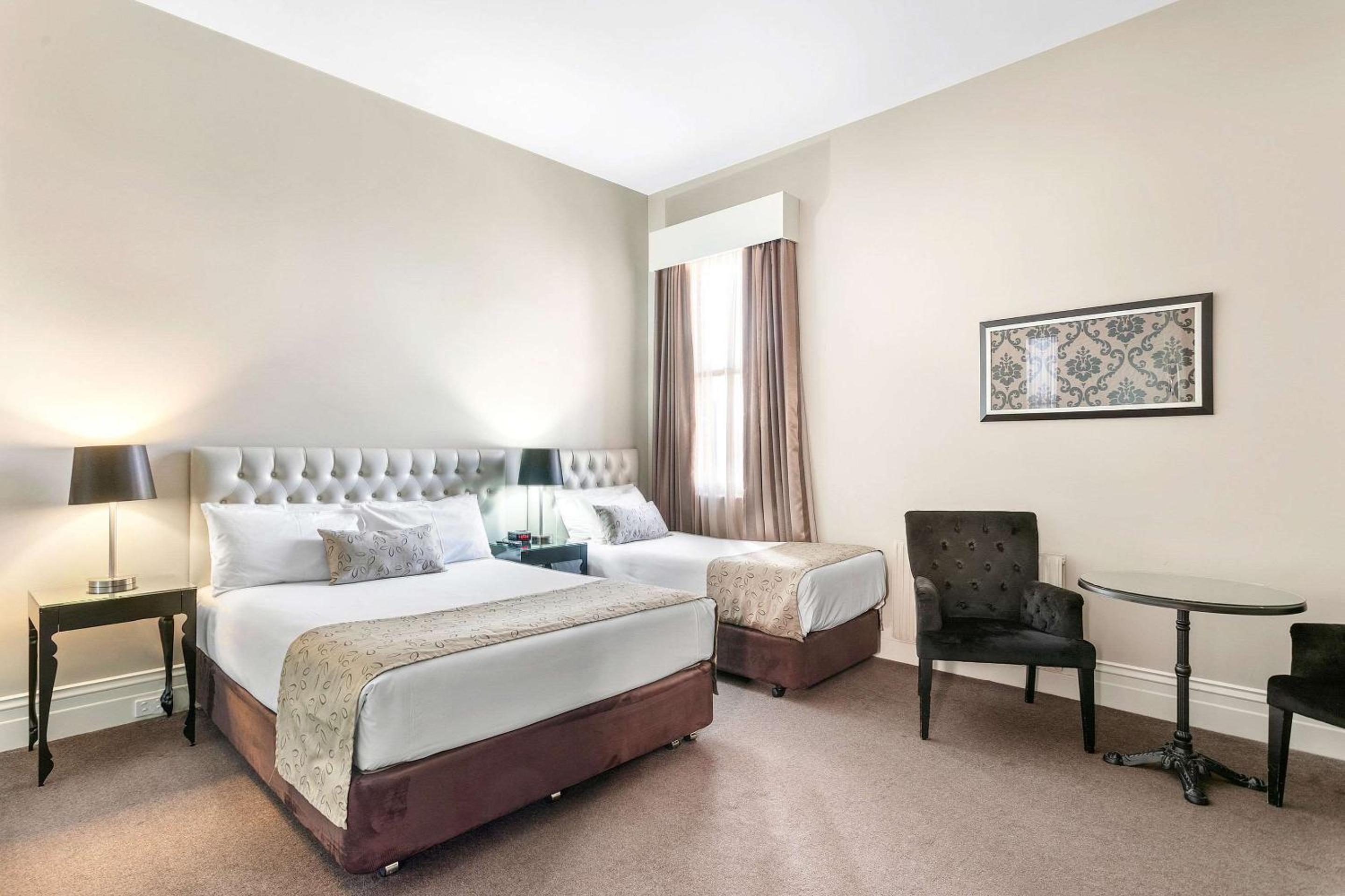 Triple Room with One Queen Bed and One Single Bed photo 3