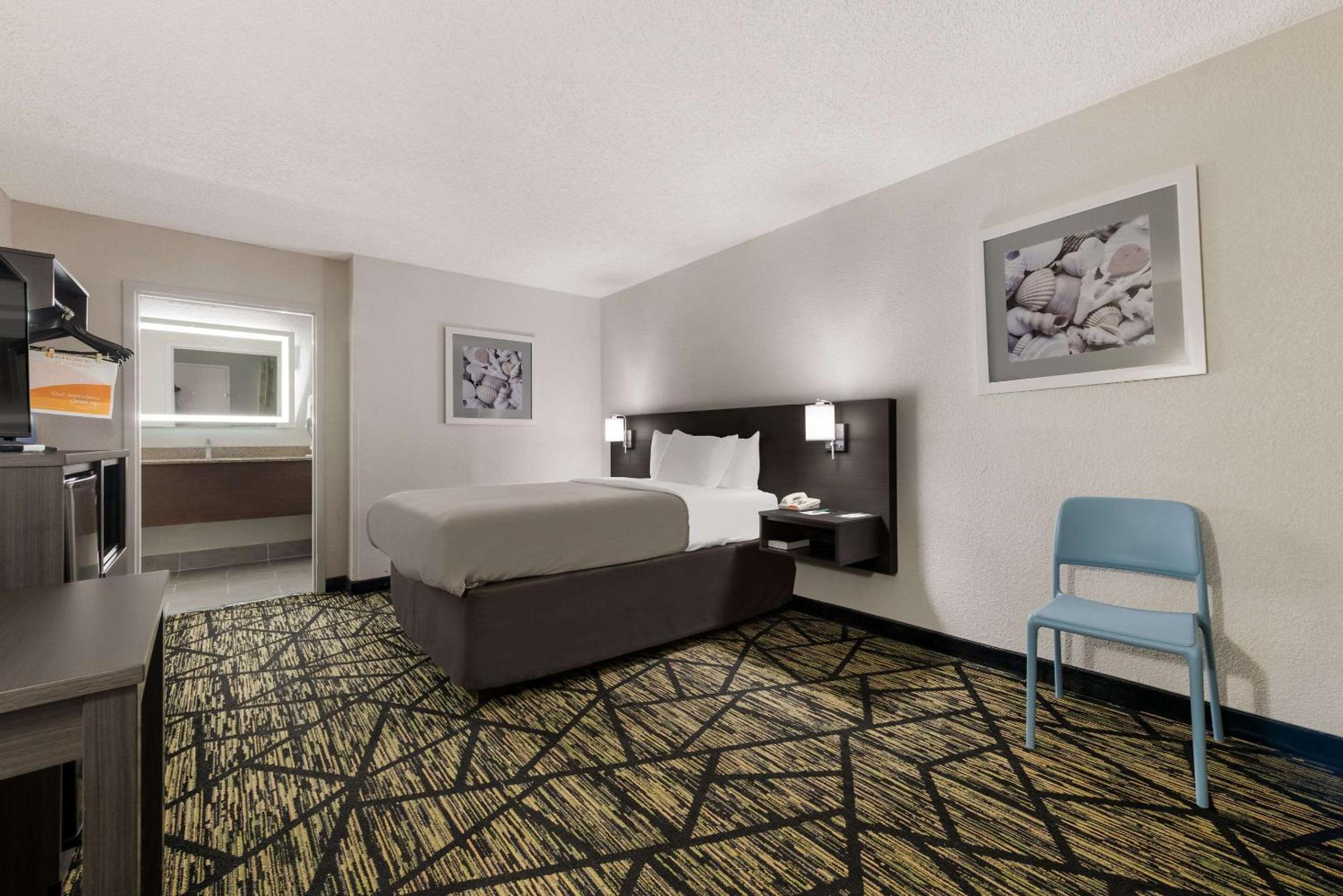 Double Room - Accessible/Non-Smoking - Photo 5