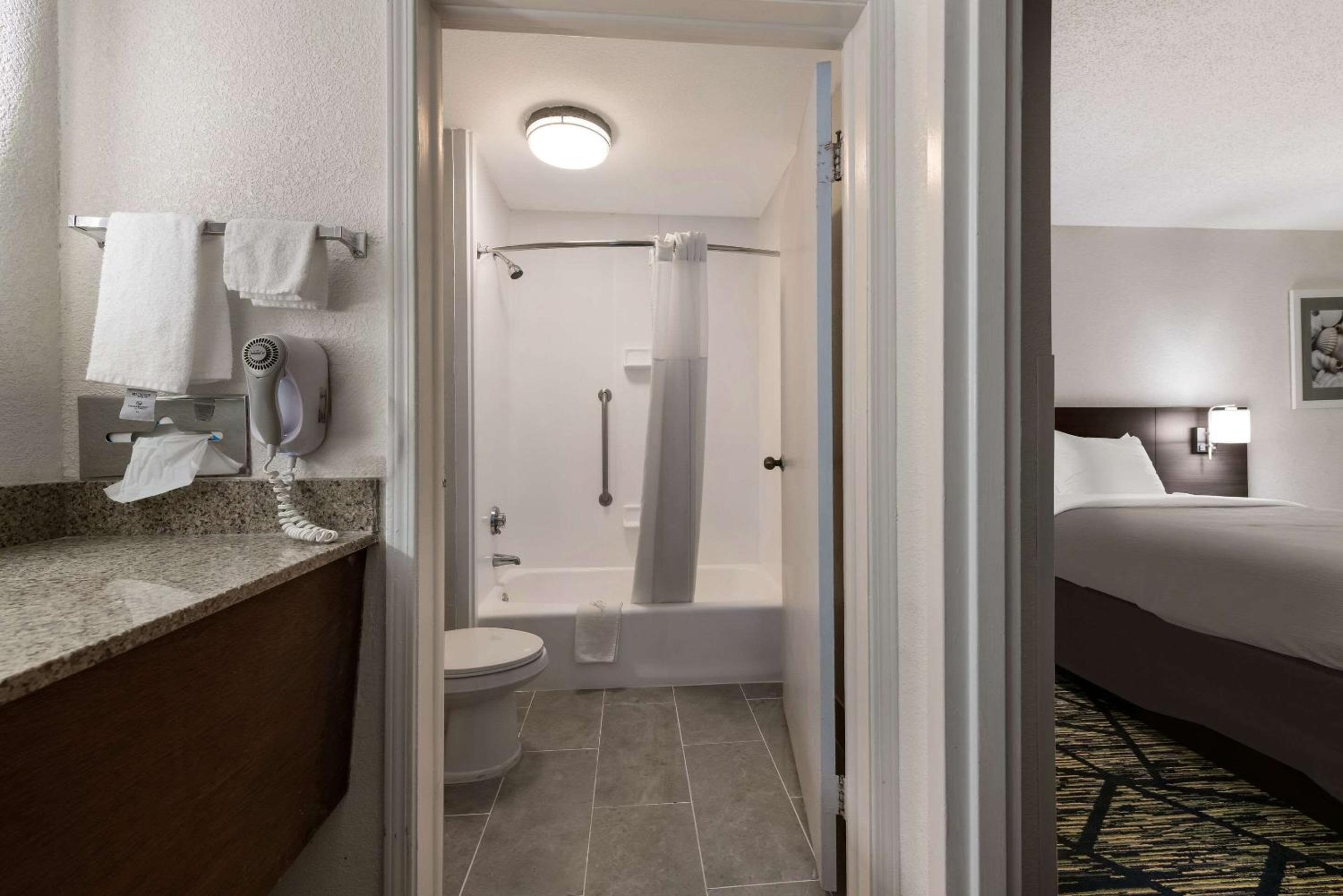 Double Room with Two Double Beds - Non-Smoking - Photo 3