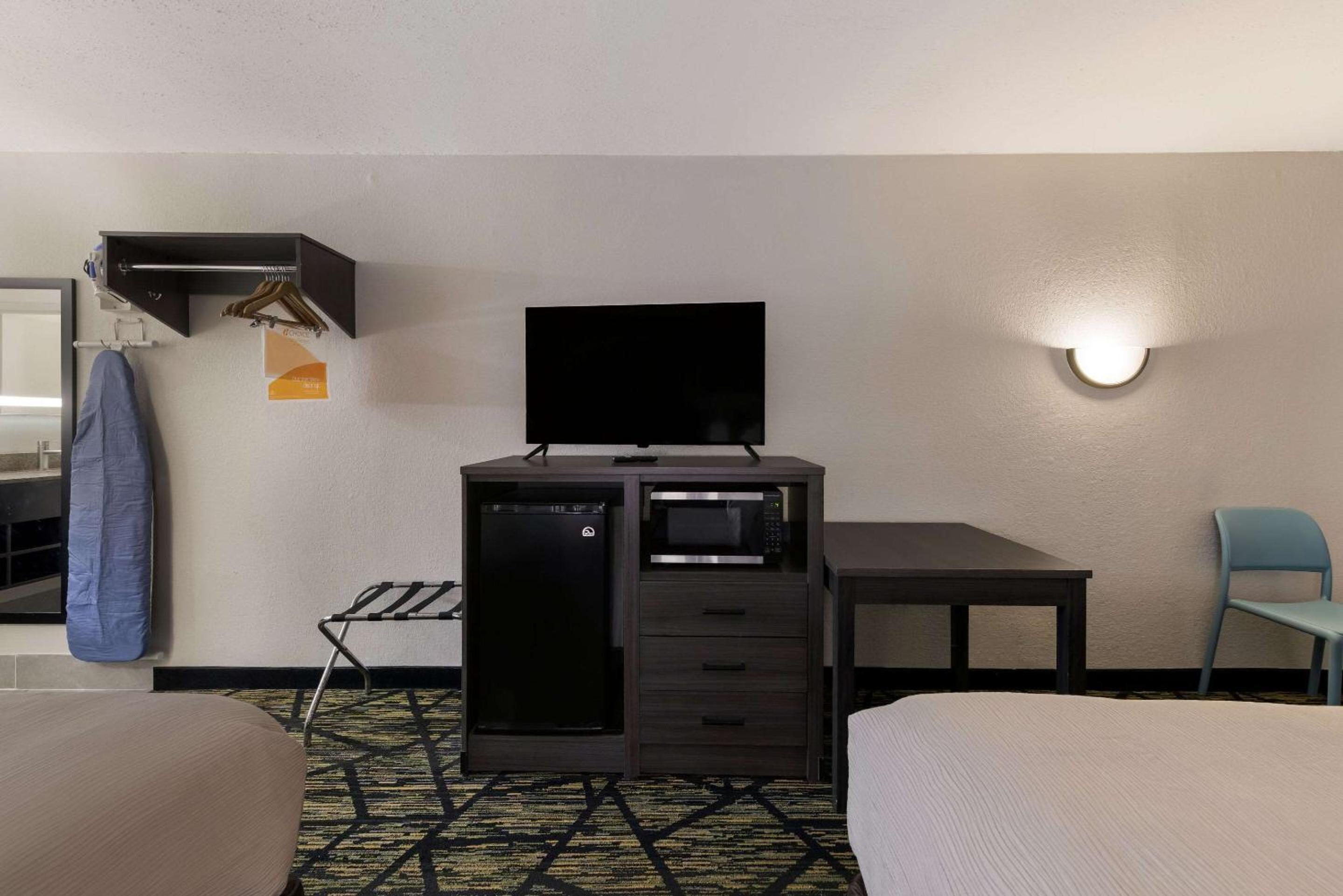 Double Room with Two Double Beds - Non-Smoking - Photo 1