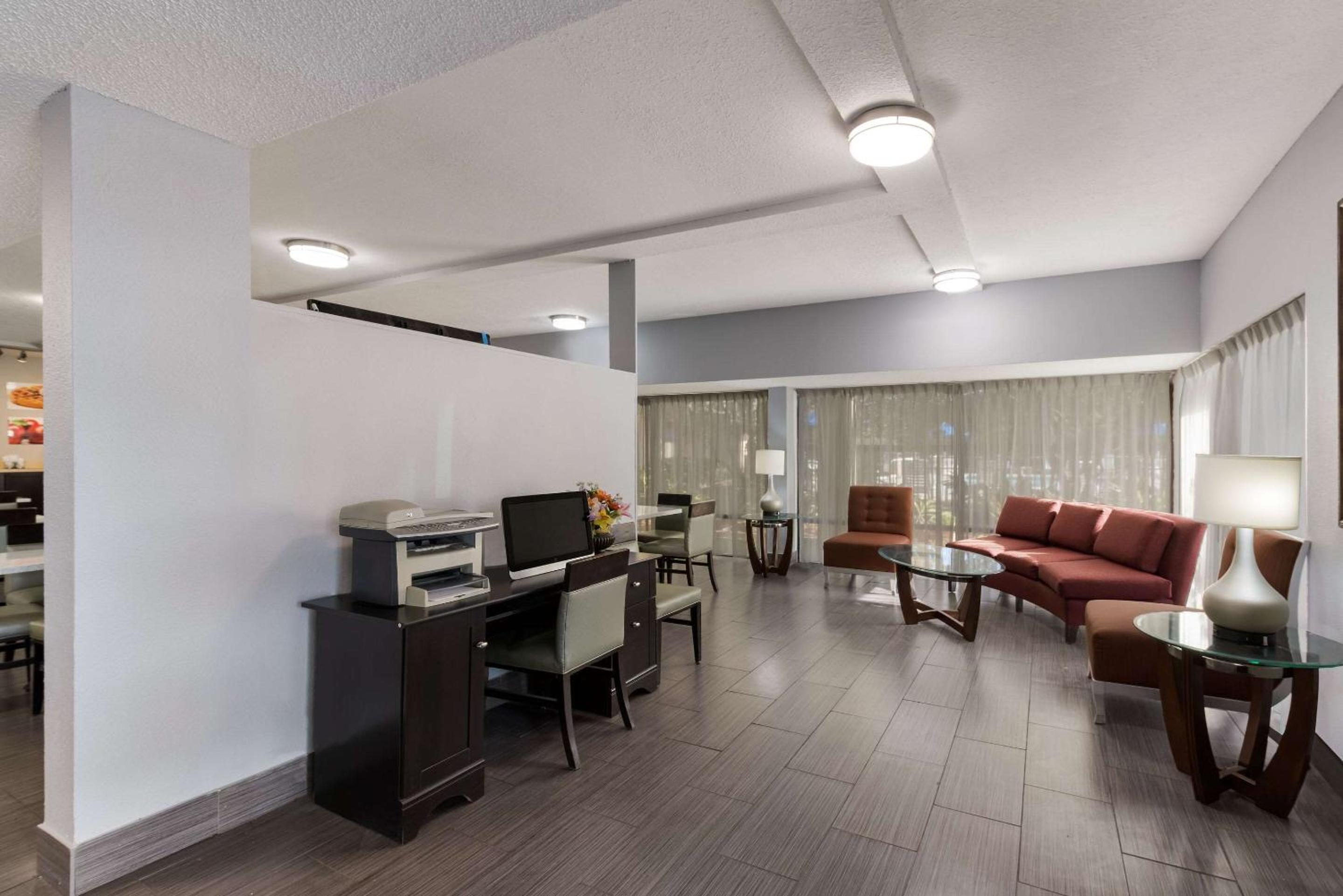 Double Room - Accessible/Non-Smoking - Photo 3