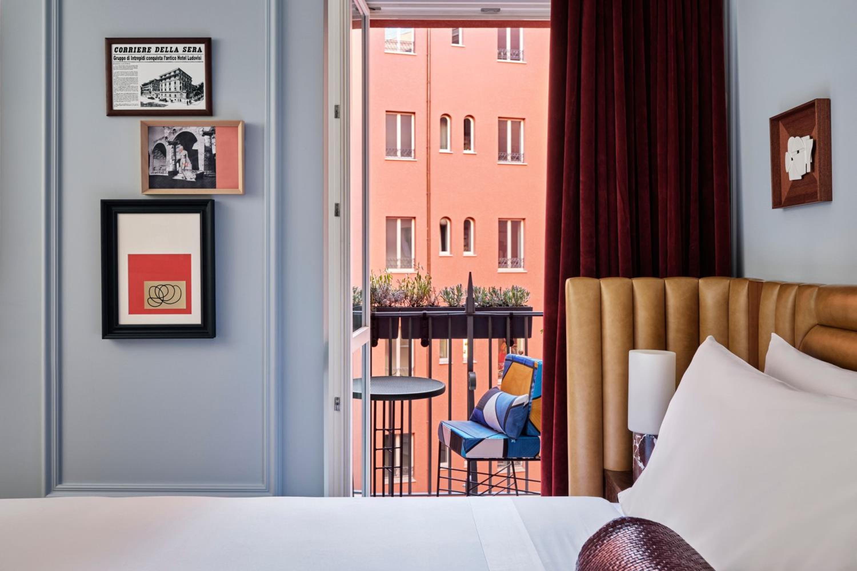 Premier Deluxe King Room with Garden View and Balcony