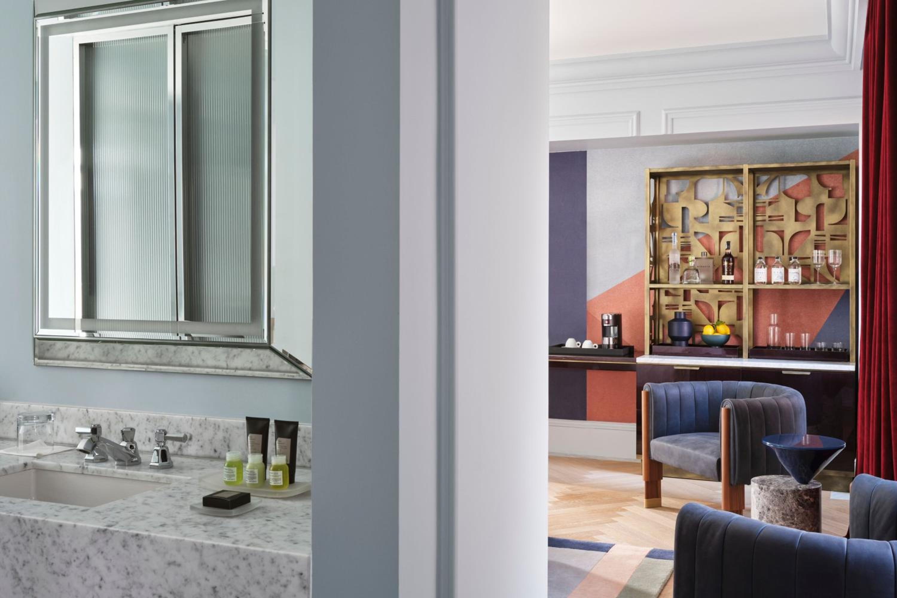 Supreme King Suite with Roof Top Terrace thumbnail 6