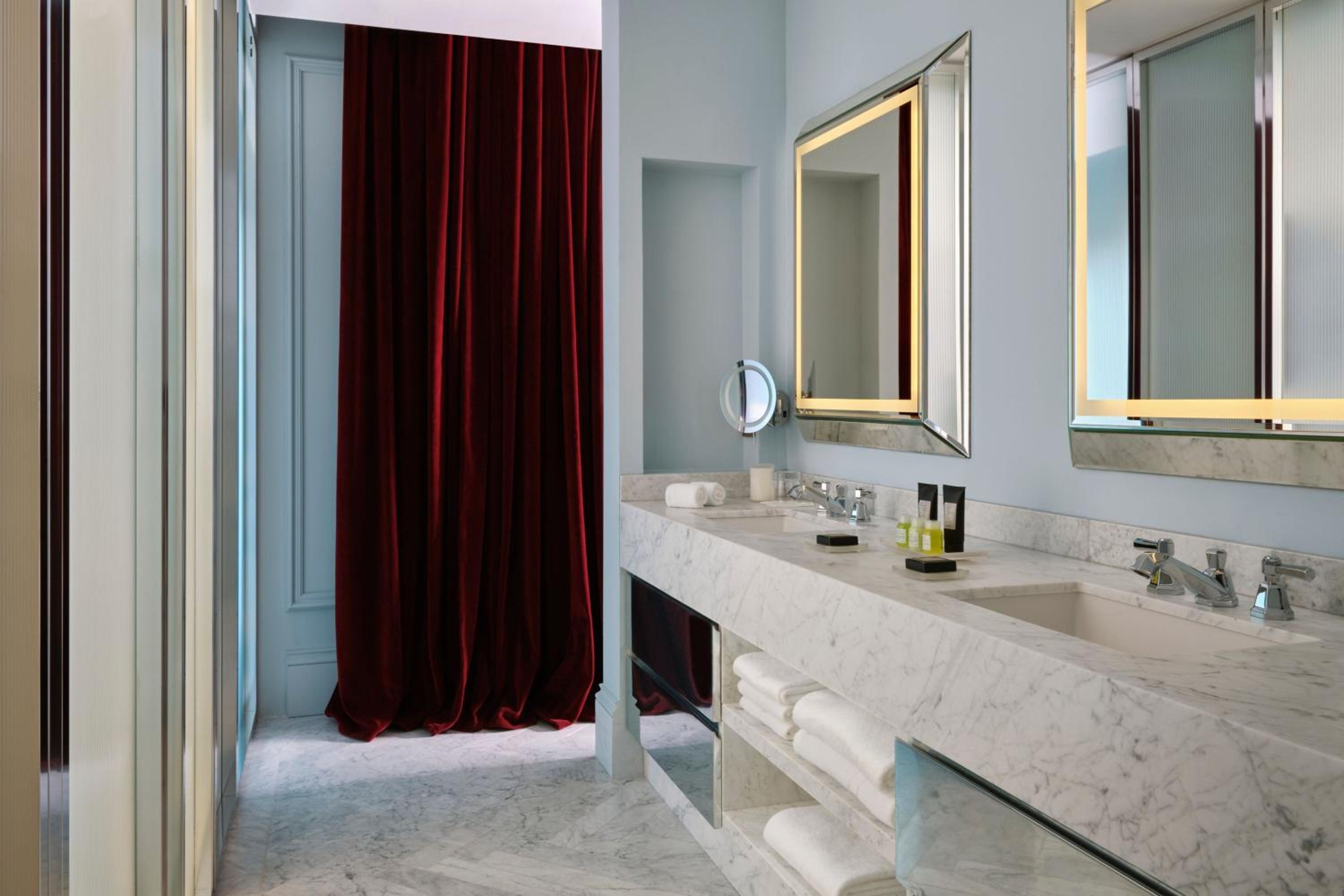 Urban King Suite