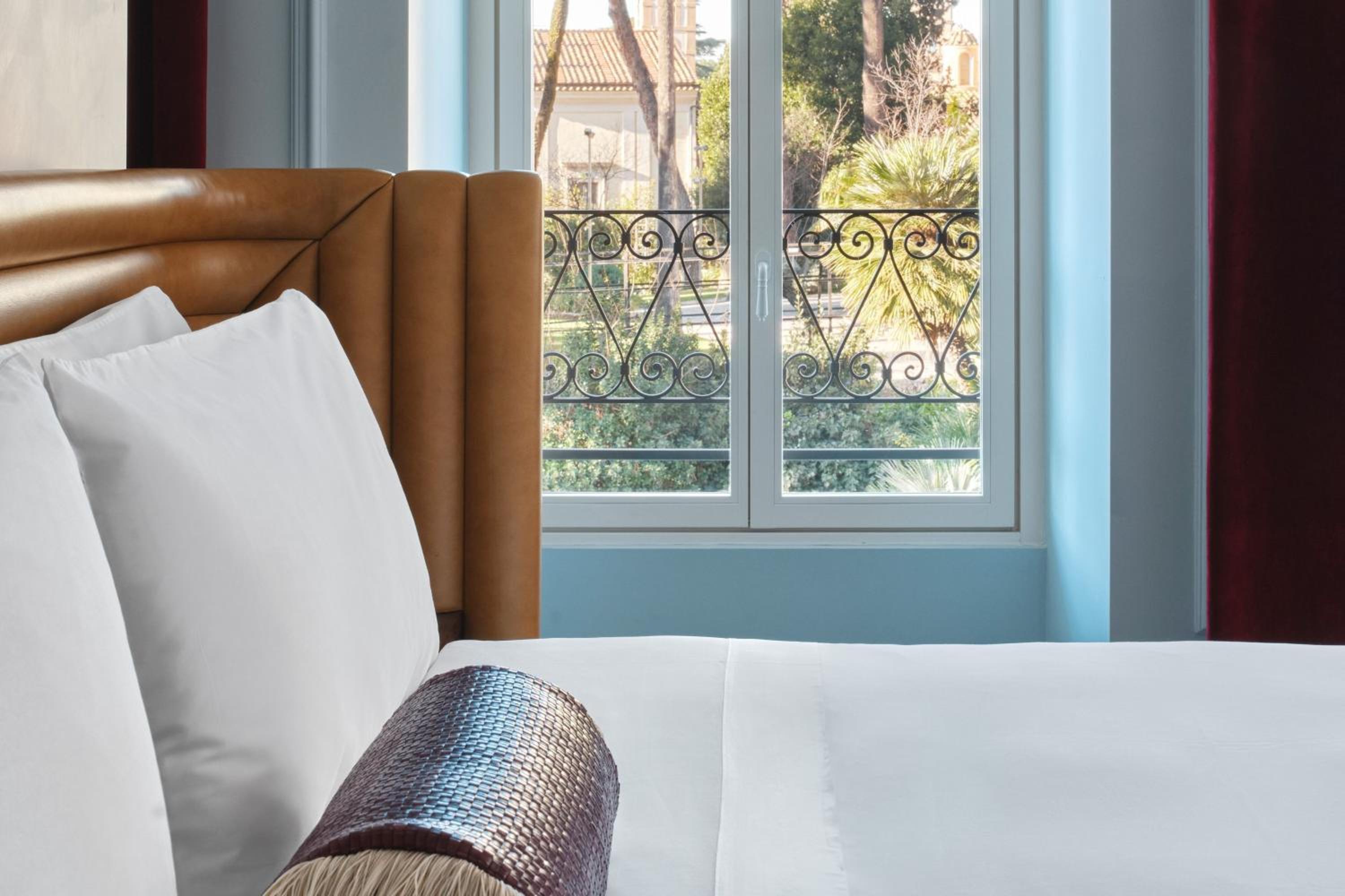 Superior King Room with Urban View