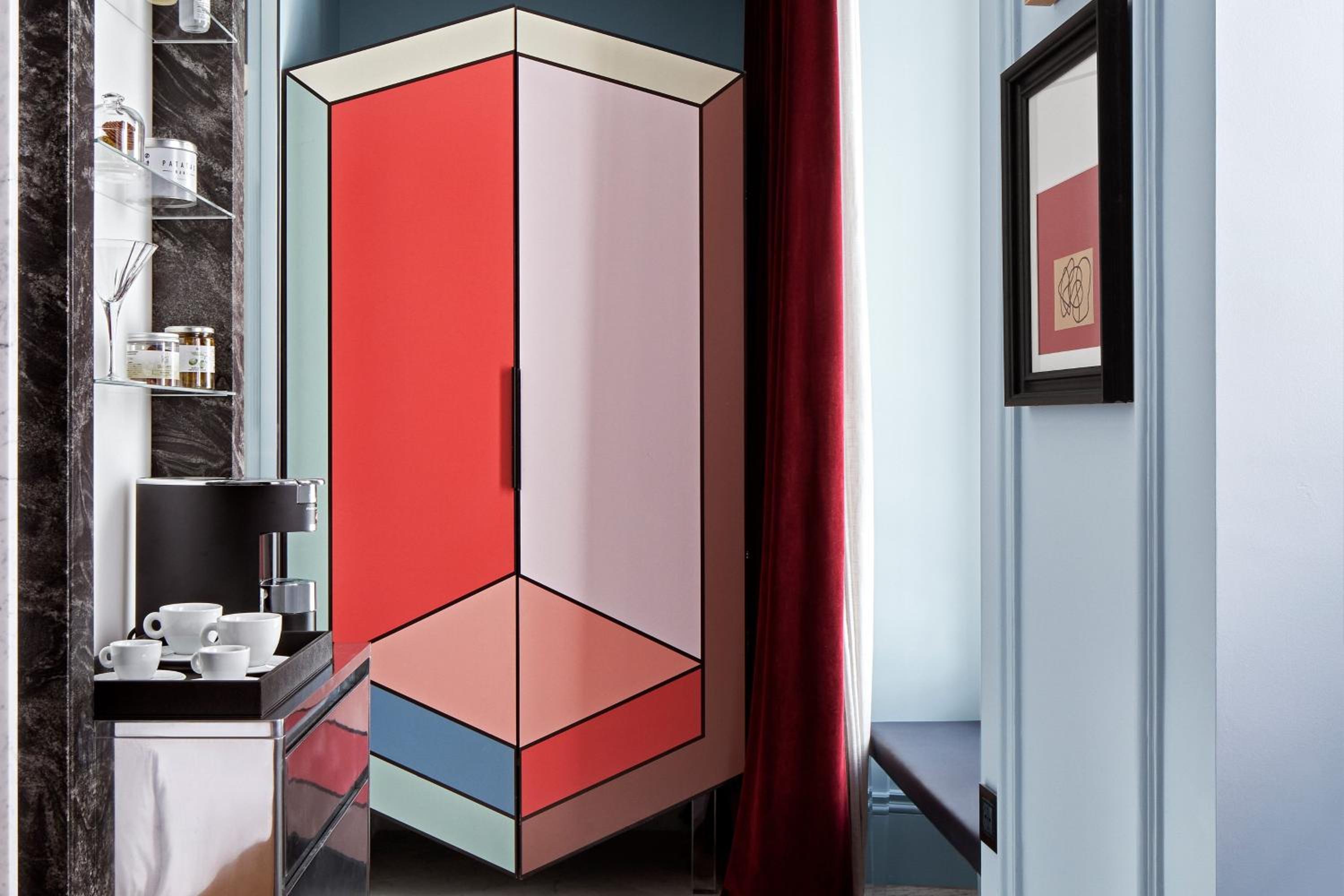 Superior King Room with Urban View