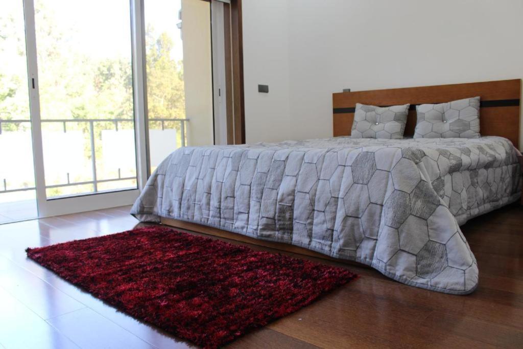 Five-Bedroom House photo 1