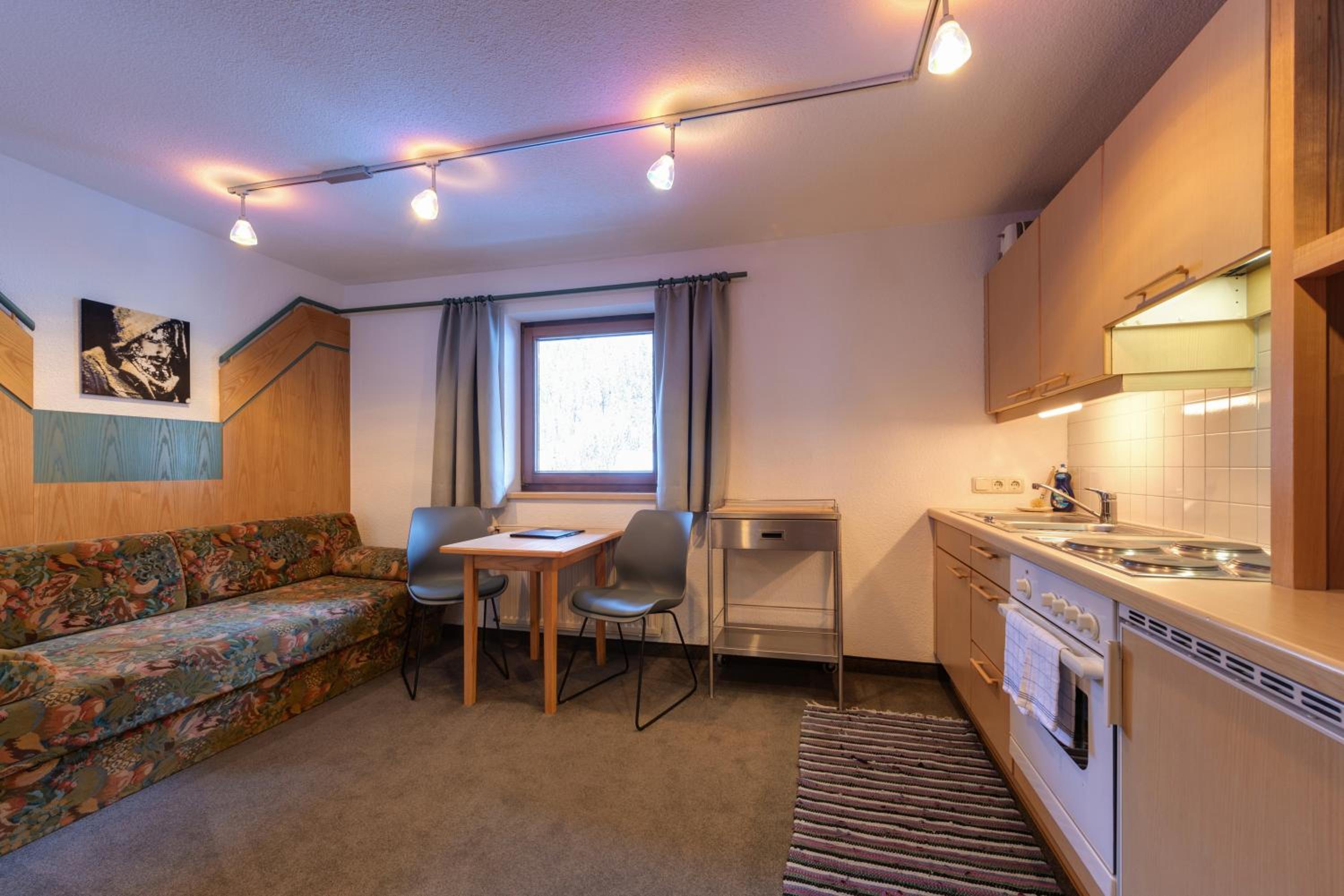 Superior One-Bedroom Apartment (3 Adults) photo 1