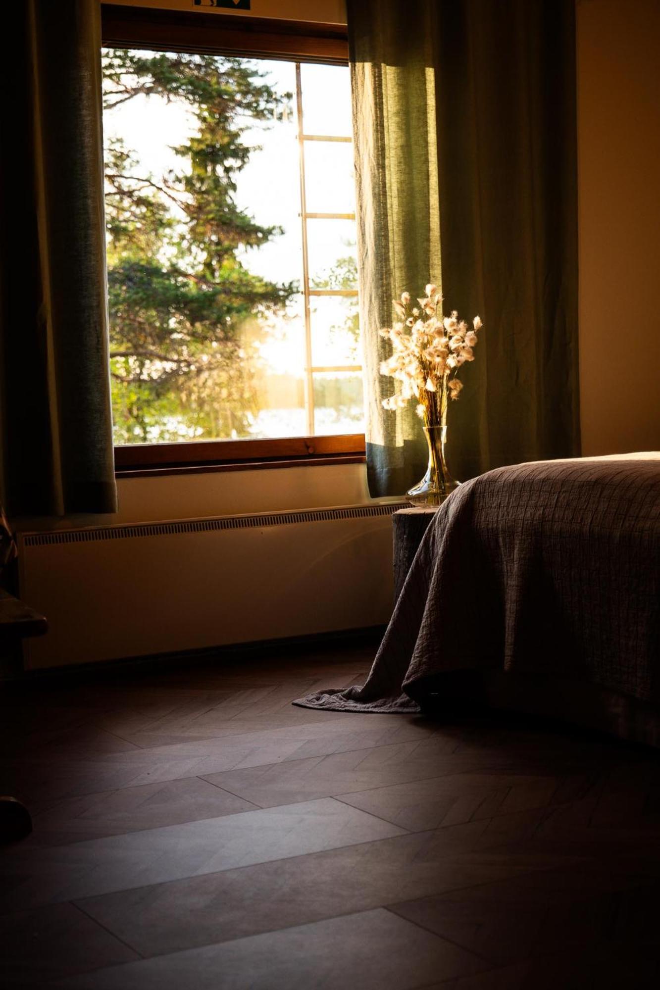 Double or Twin Room with Lake View photo 1