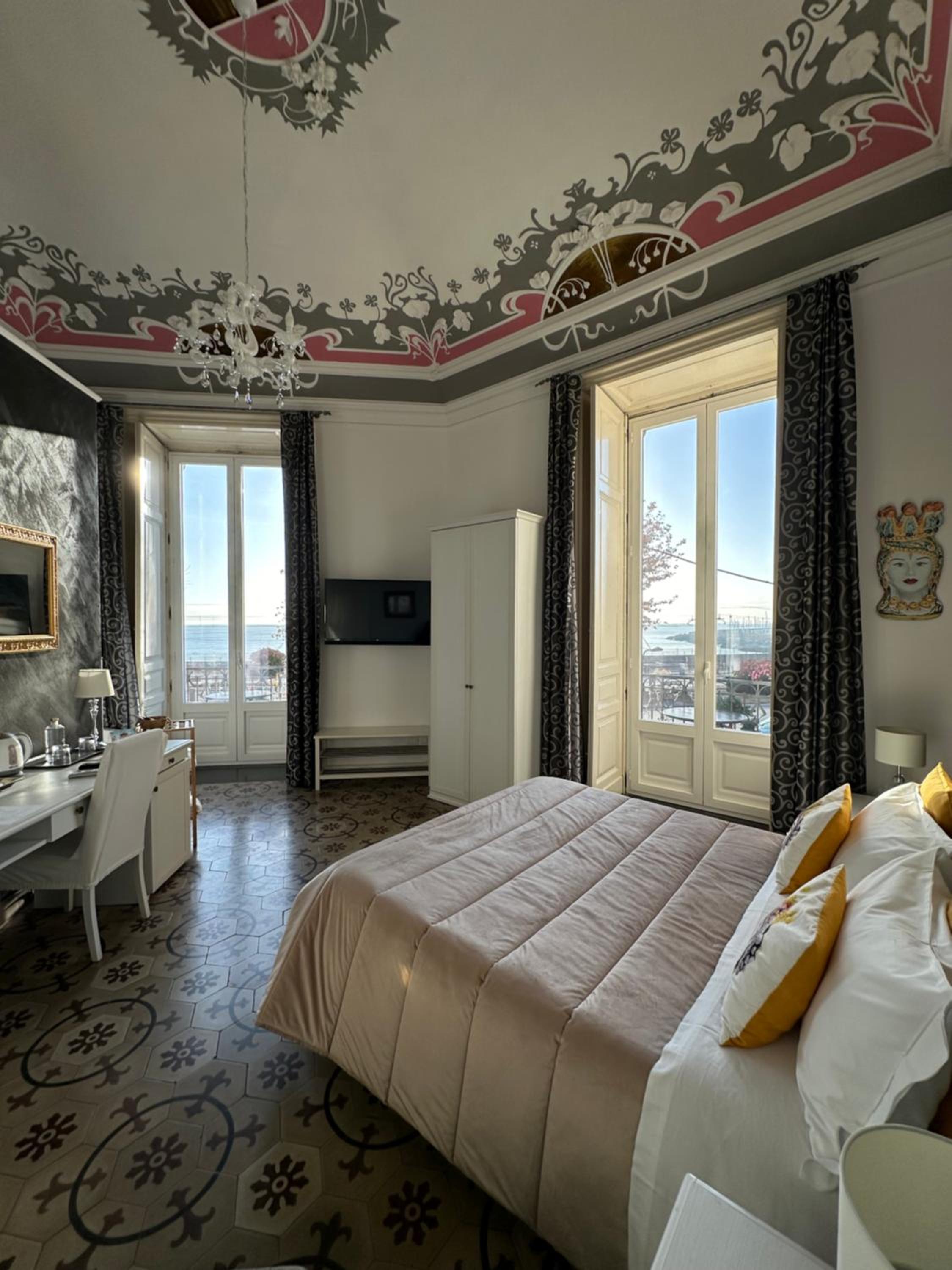 Queen Room with Spa Bath - Photo 1