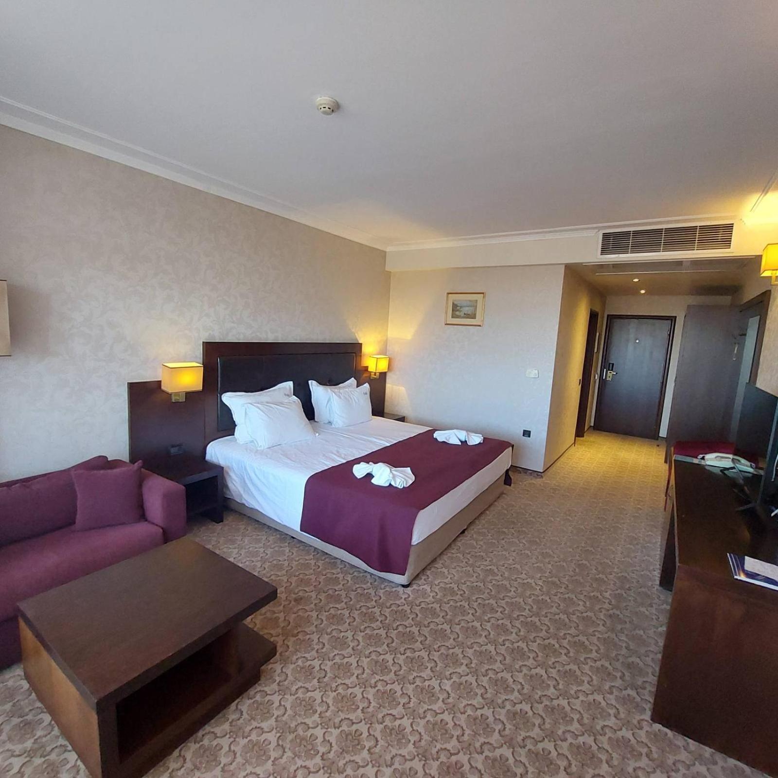 Deluxe Double Room with Balcony - Photo 1