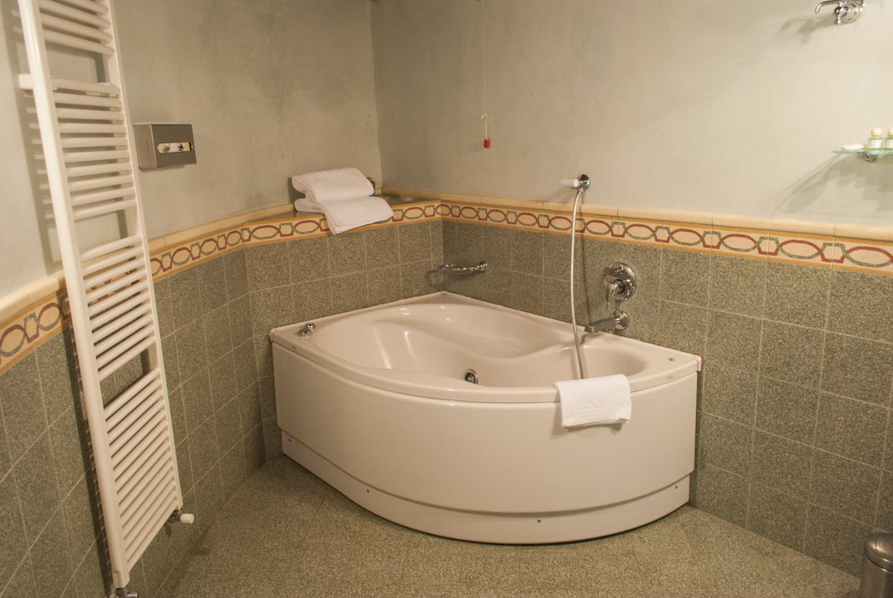 Suite - Split Level - Photo 5